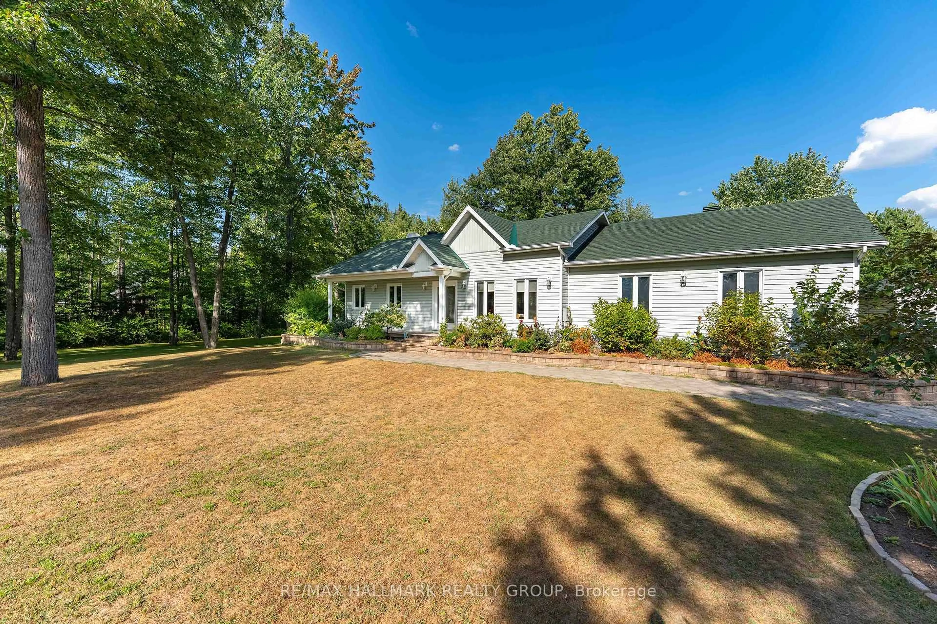 A pic from outside/outdoor area/front of a property/back of a property/a pic from drone, unknown for 284 County 19 Rd, Alfred and Plantagenet Ontario K0A 3K0