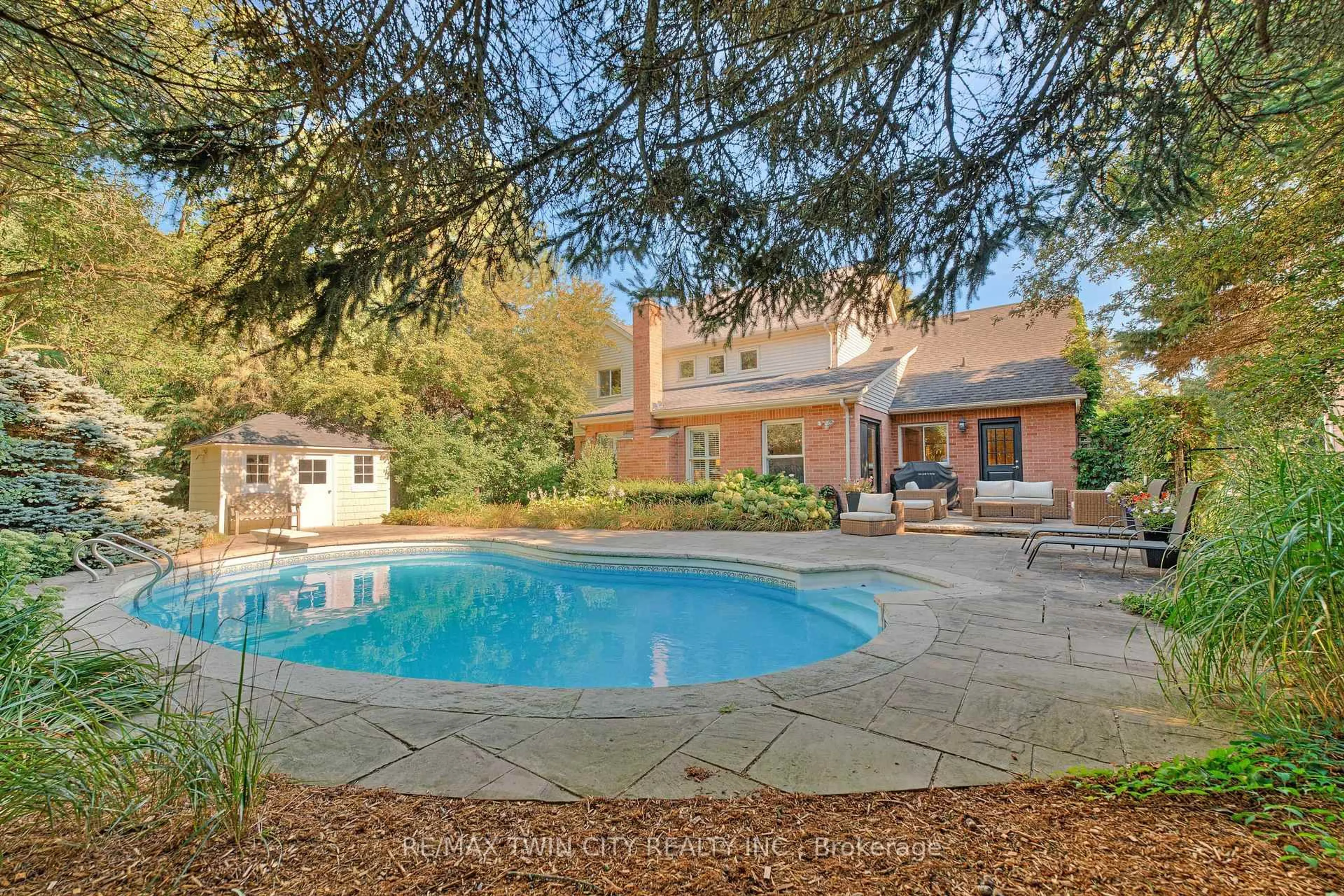 Pool for 19 Huntingwood Crt, Kitchener Ontario N2P 2A7
