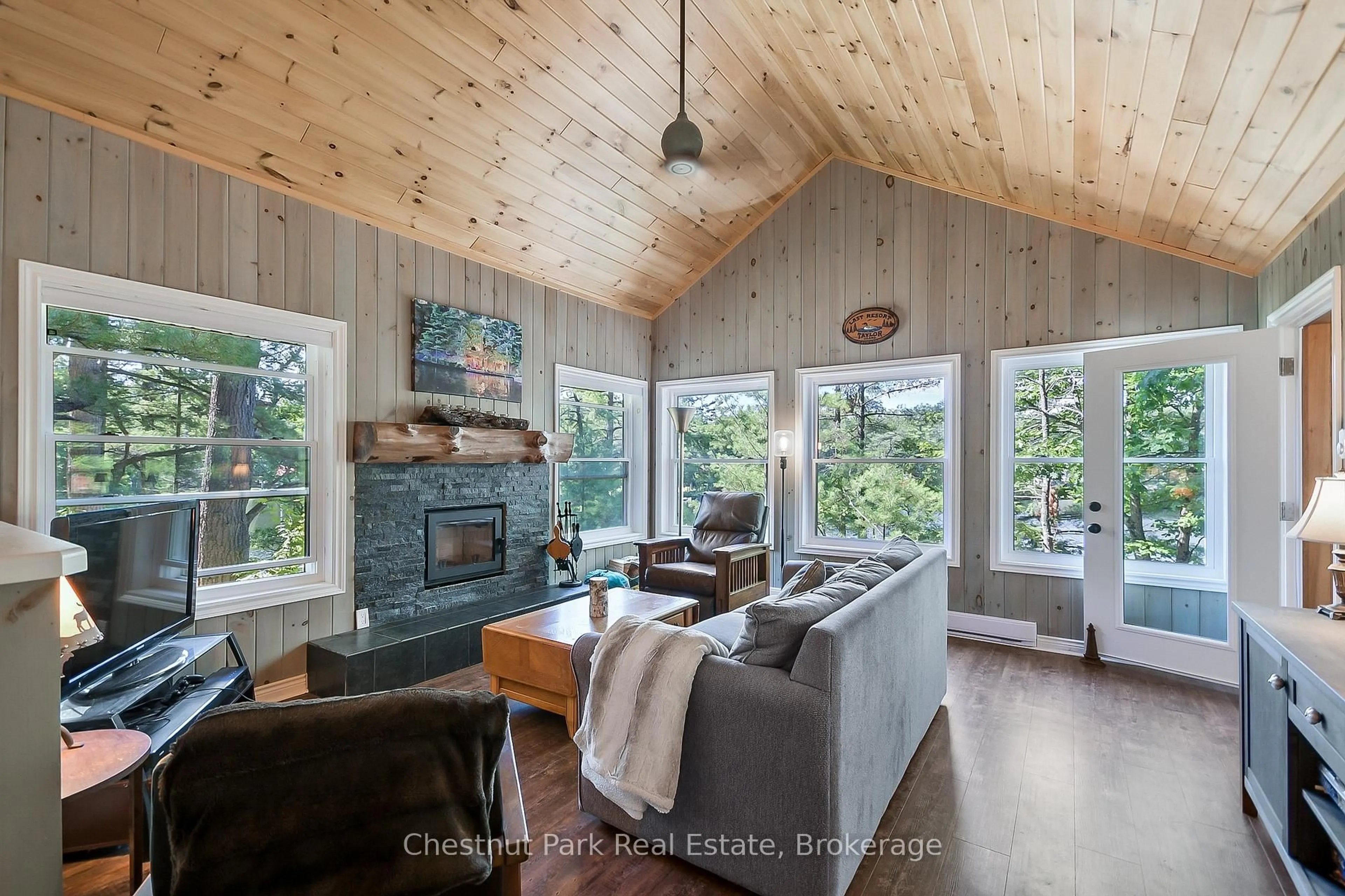 Living room with furniture, wood/laminate floor for 86 Taylor Island, Gravenhurst Ontario P1P 1R2