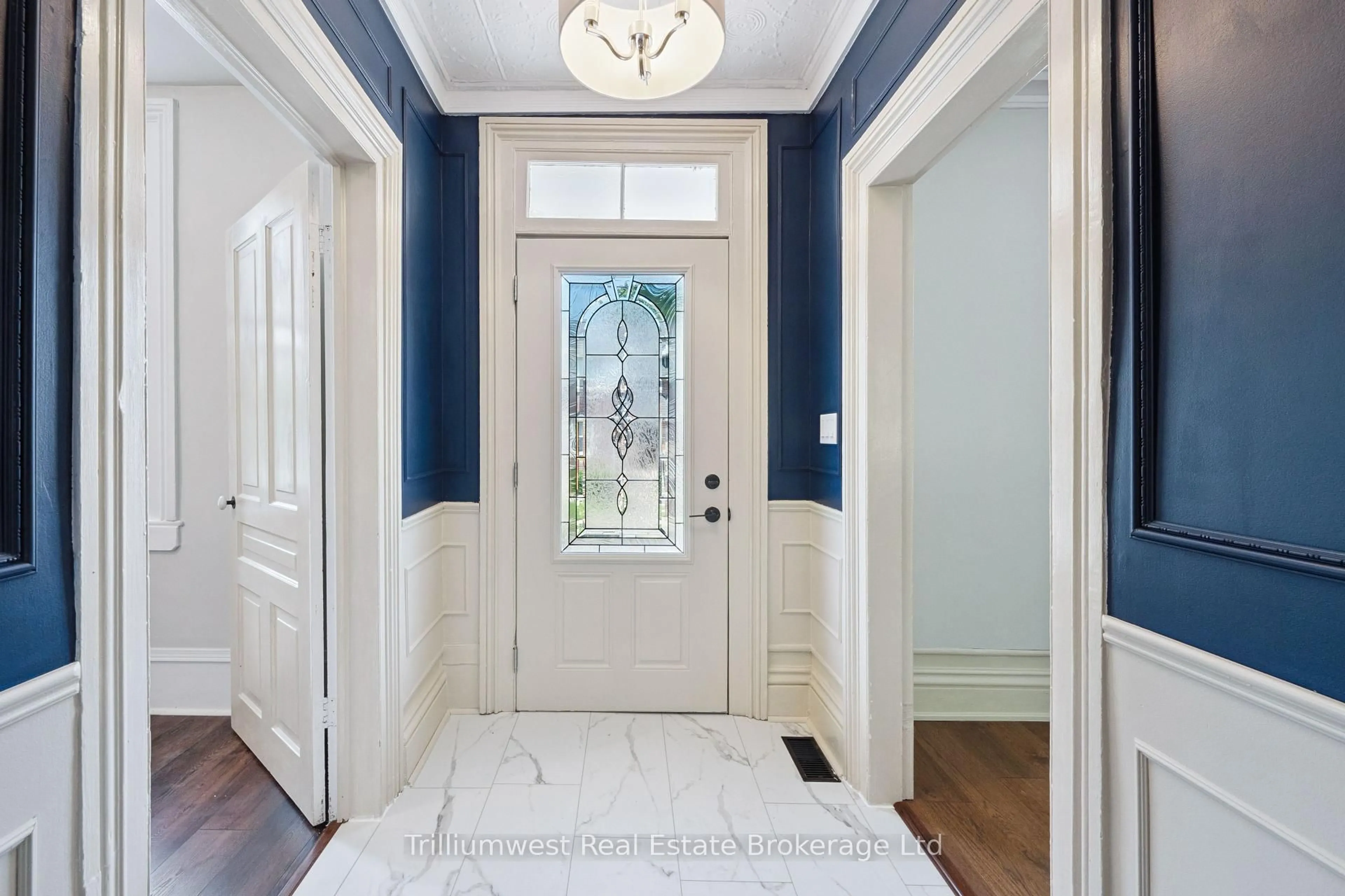 Indoor entryway for 10 James St, Guelph Ontario N1G 1E2