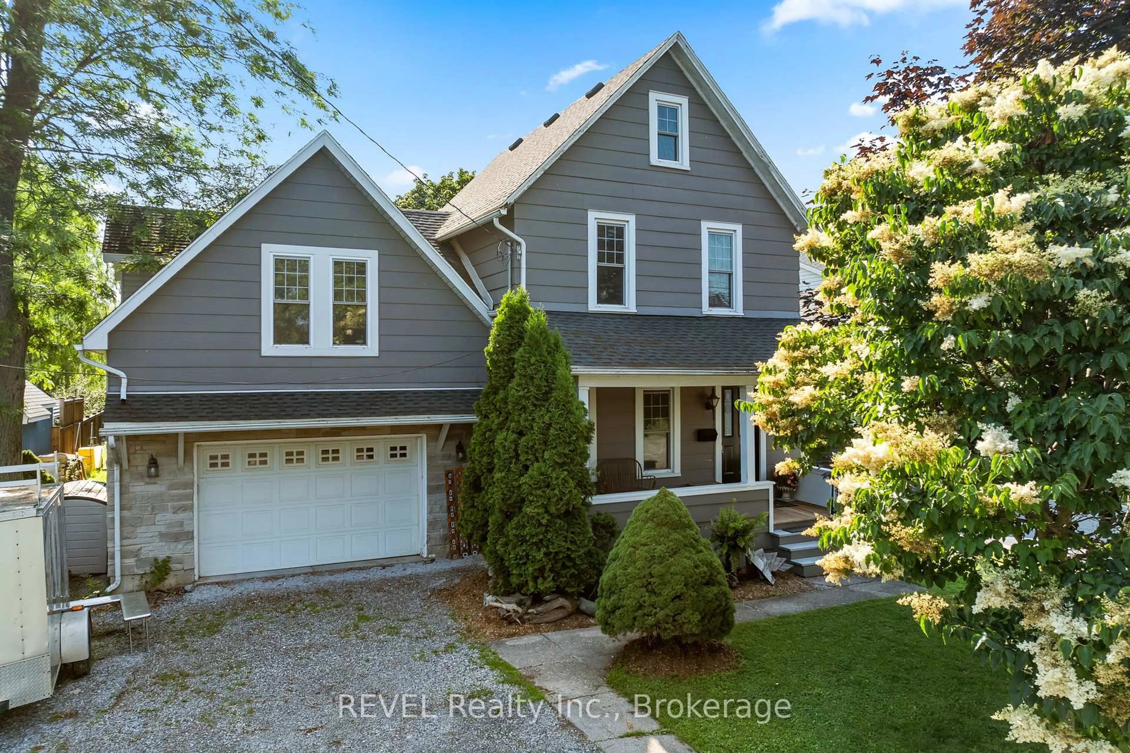 Home with vinyl exterior material, street for 335 Helena St, Fort Erie Ontario L2A 4J7