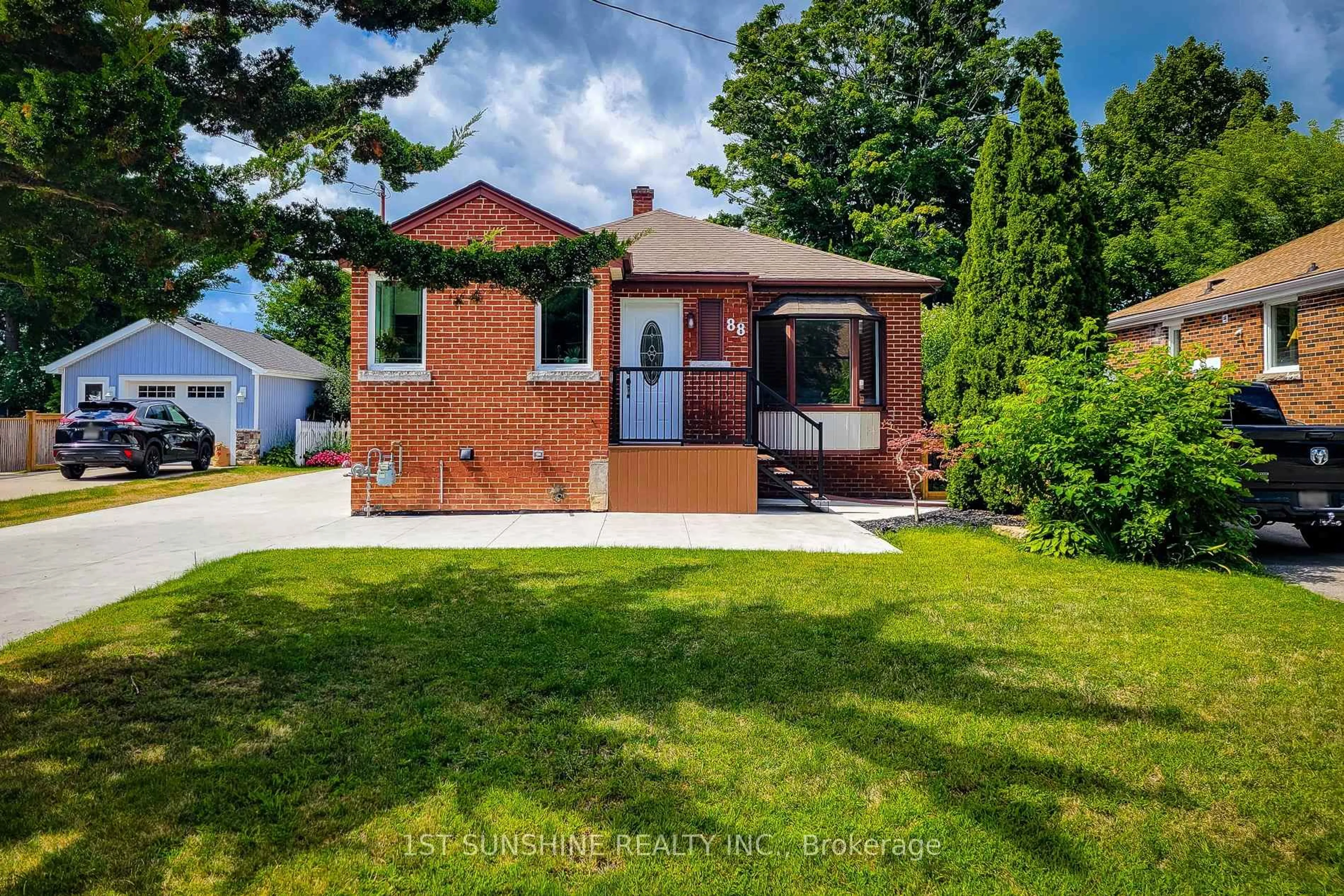 Home with brick exterior material, street for 88 Fiddlers Green Rd, Hamilton Ontario L9G 1W3