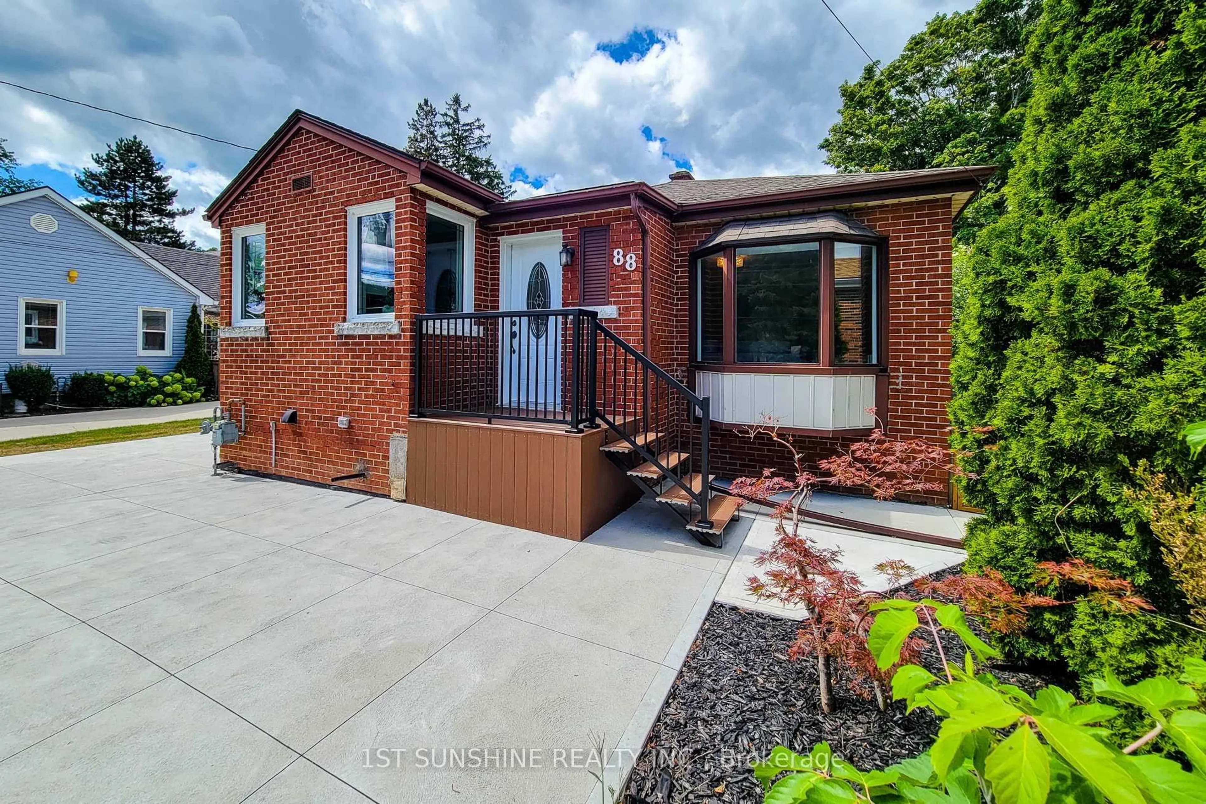 Home with brick exterior material, street for 88 Fiddlers Green Rd, Hamilton Ontario L9G 1W3