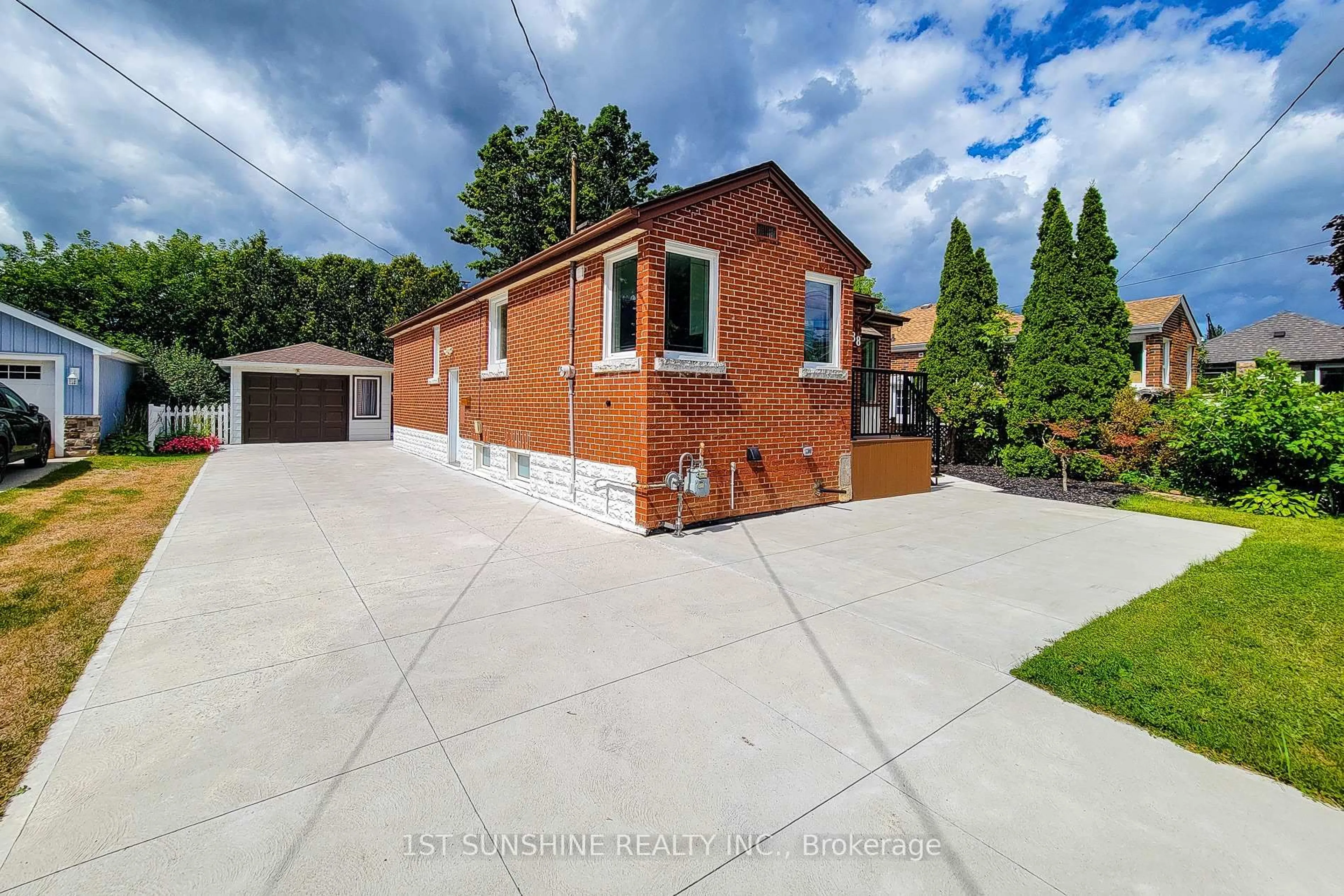 Home with brick exterior material, street for 88 Fiddlers Green Rd, Hamilton Ontario L9G 1W3