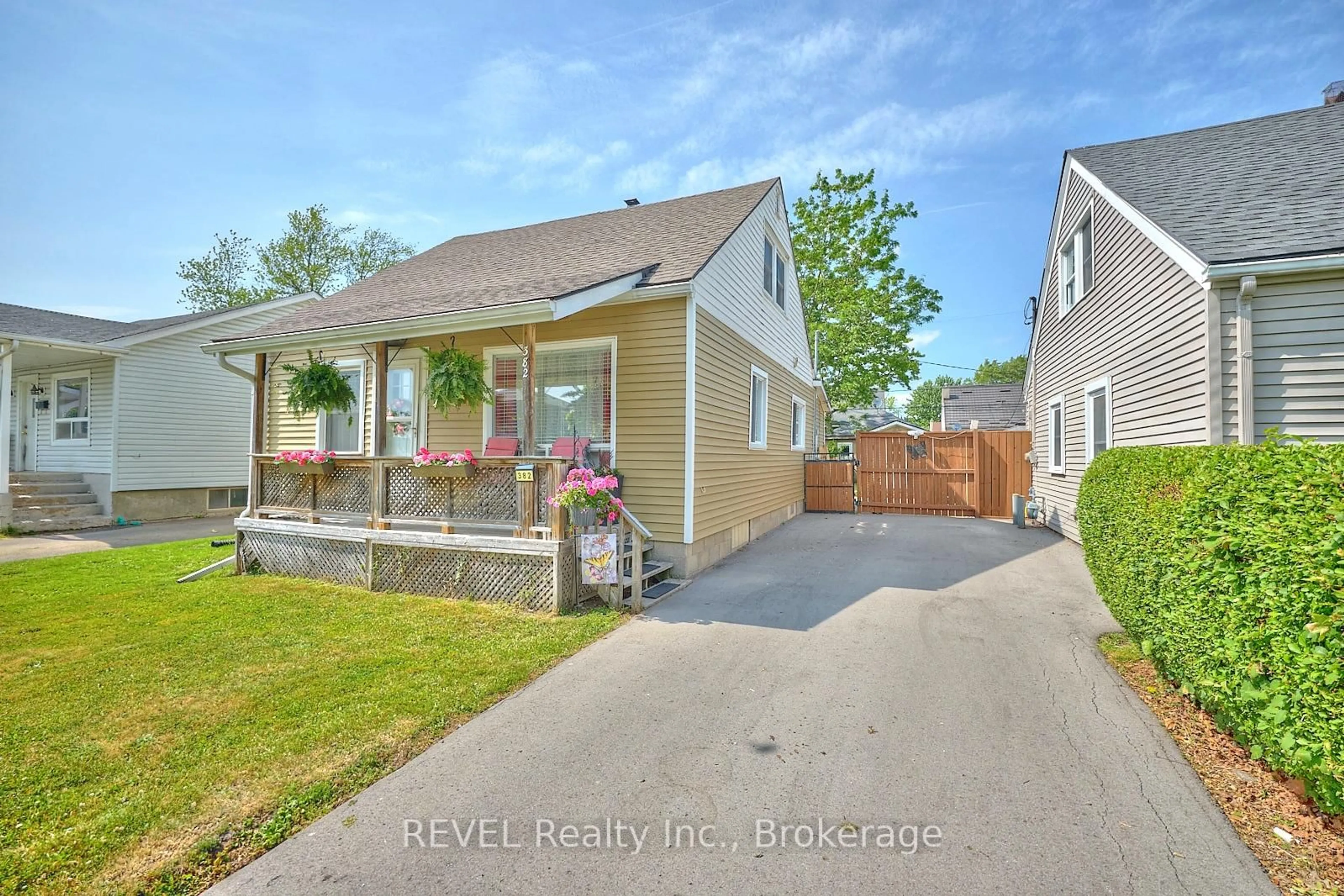 Unknown for 382 Hennepin Ave, Welland Ontario L3B 4T5