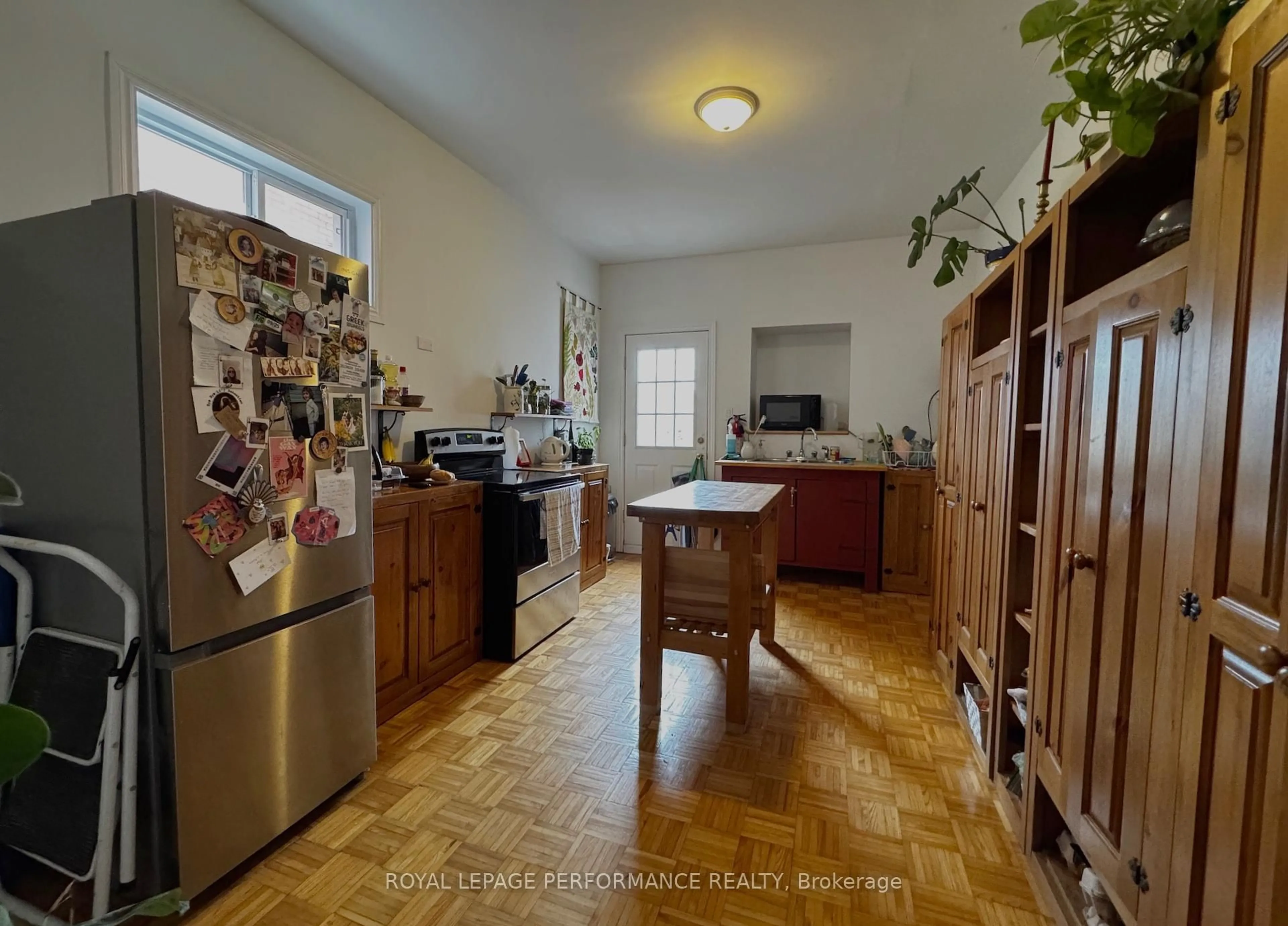 Standard kitchen, ceramic/tile floor for 53 Spruce St, Ottawa Ontario K1R 6N8