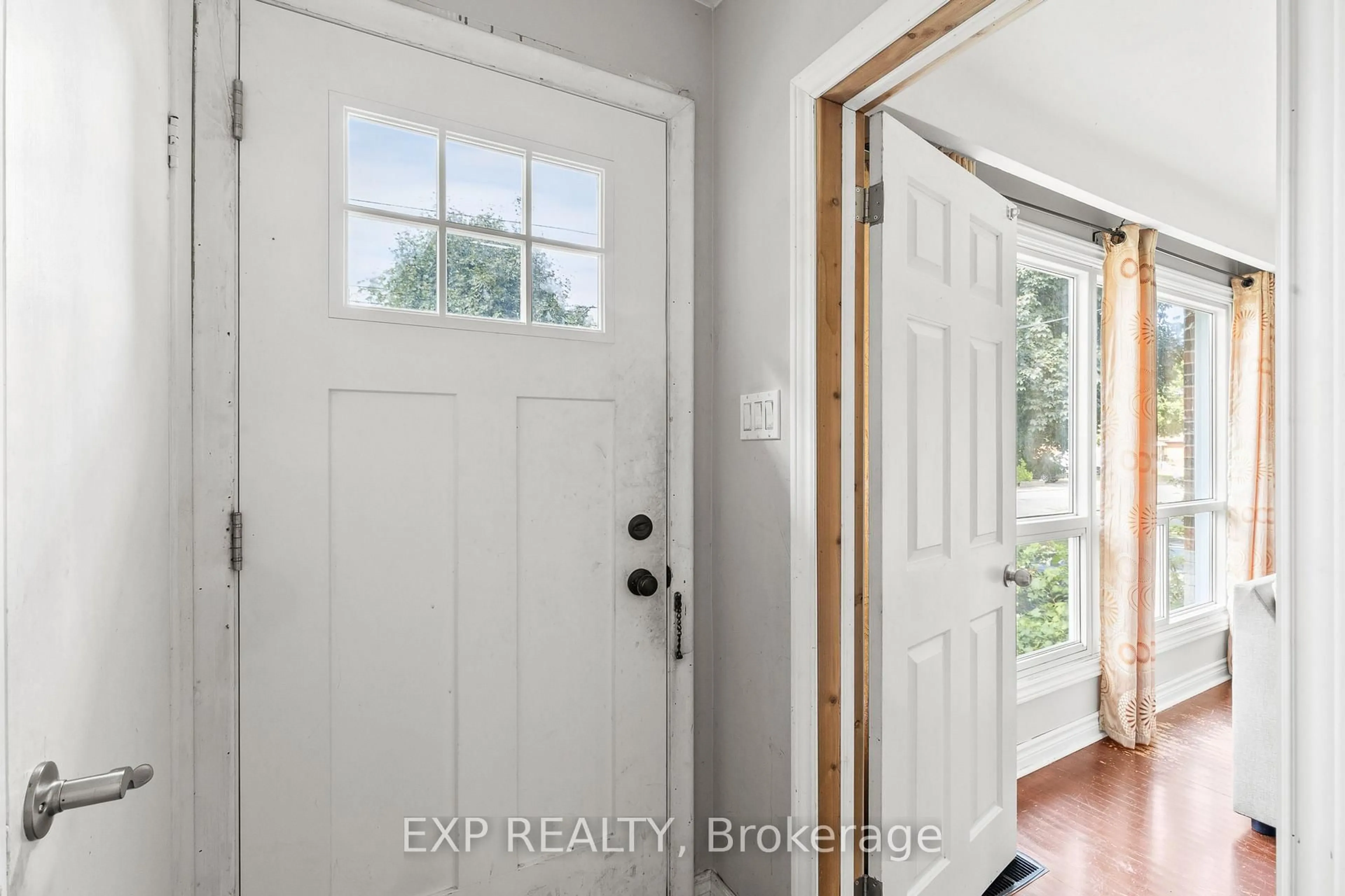 Indoor entryway for 61 Radford St, Hamilton Ontario L8S 3E5