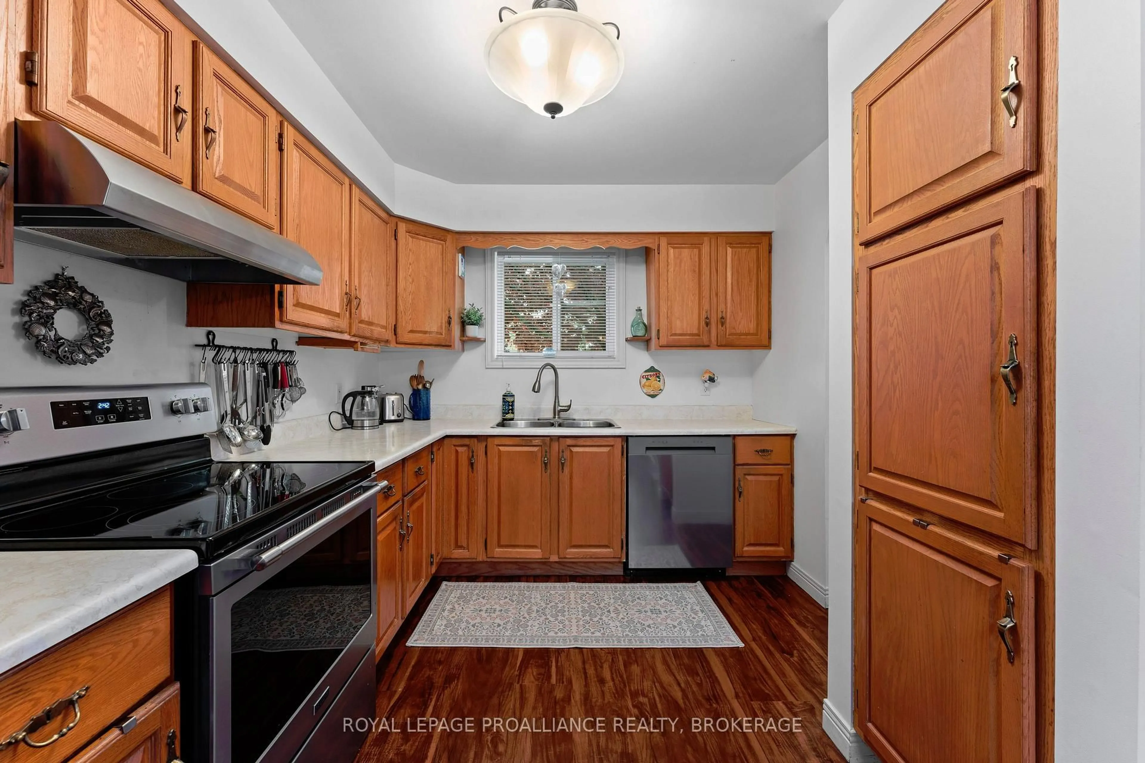 Standard kitchen, unknown for 103 Elmwood Dr, Gananoque Ontario K7G 3A5