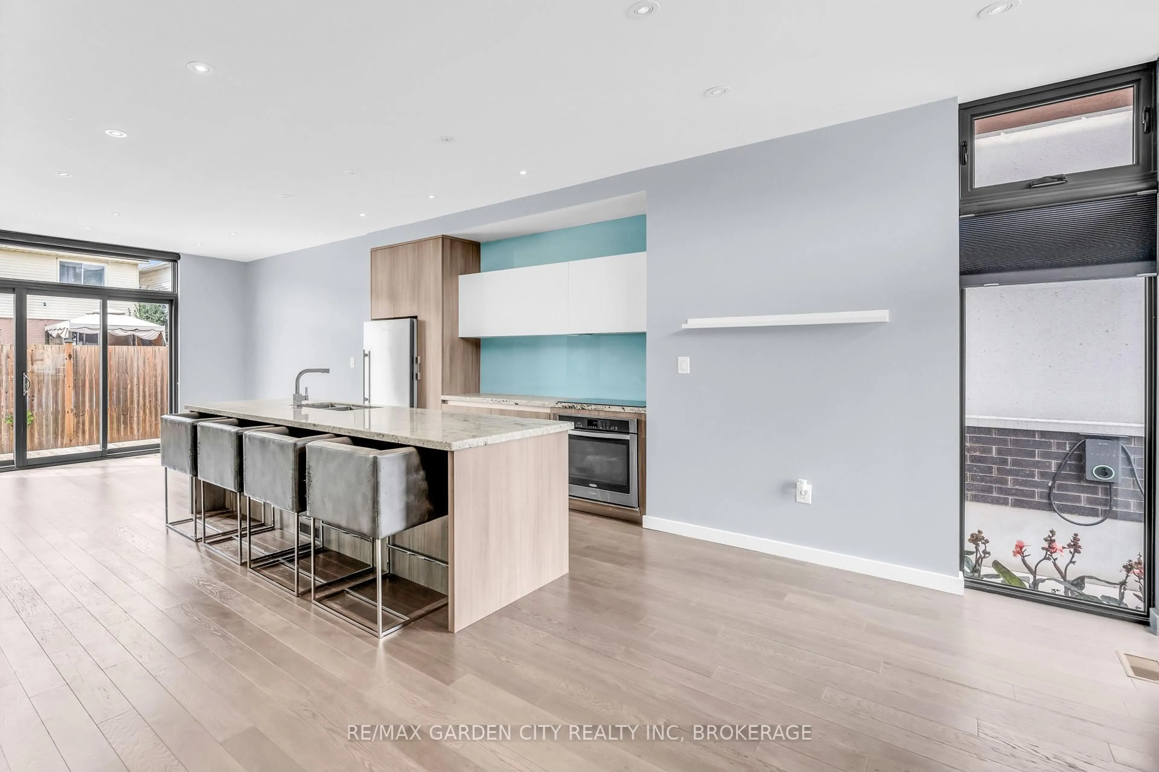 Open concept kitchen, unknown for 12 1/2 BEAMER Crt, Thorold Ontario L2V 0C9