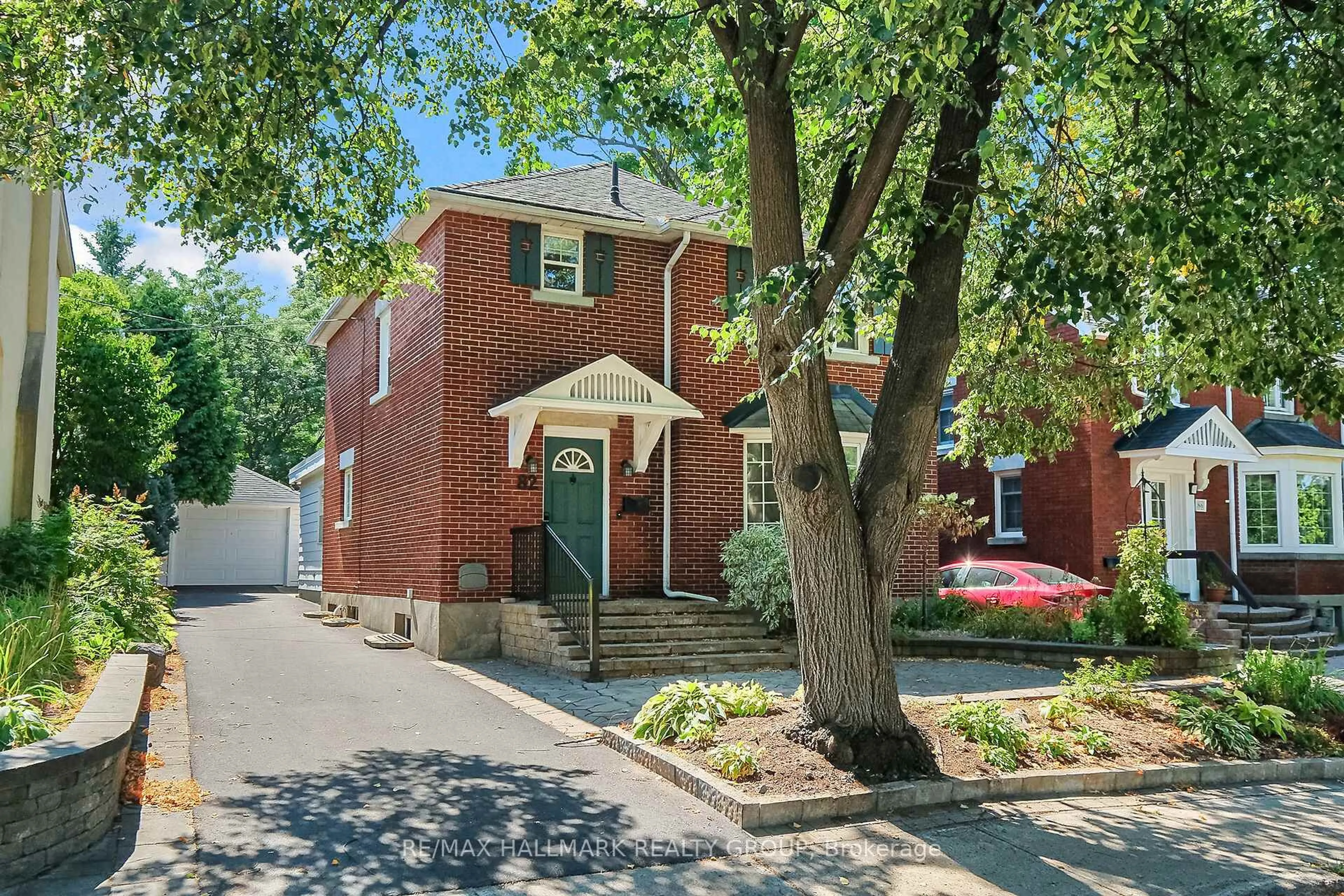 Home with brick exterior material, street for 82 Laurentian Pl, Ottawa Ontario K1Y 4E2