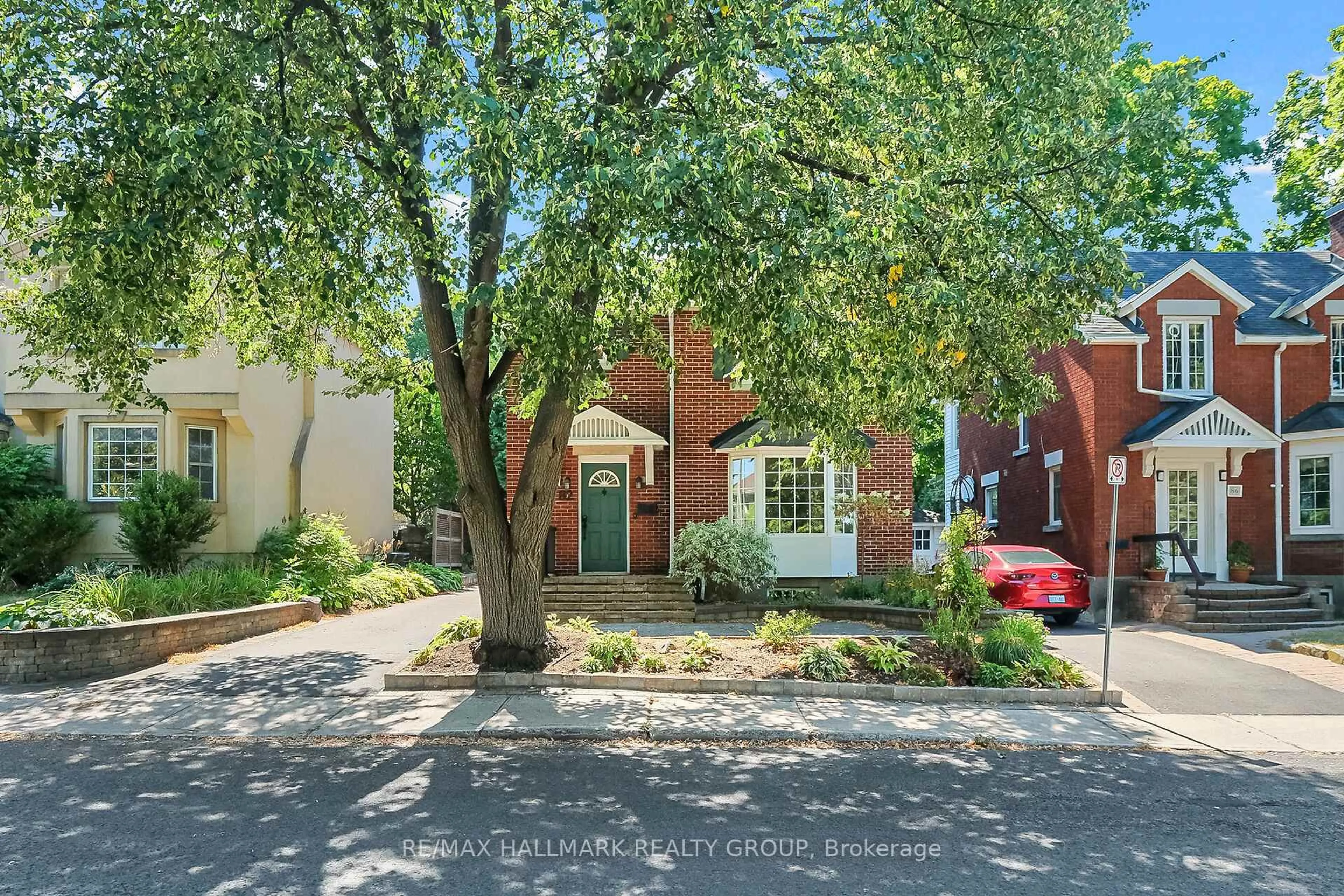 Home with brick exterior material, street for 82 Laurentian Pl, Ottawa Ontario K1Y 4E2