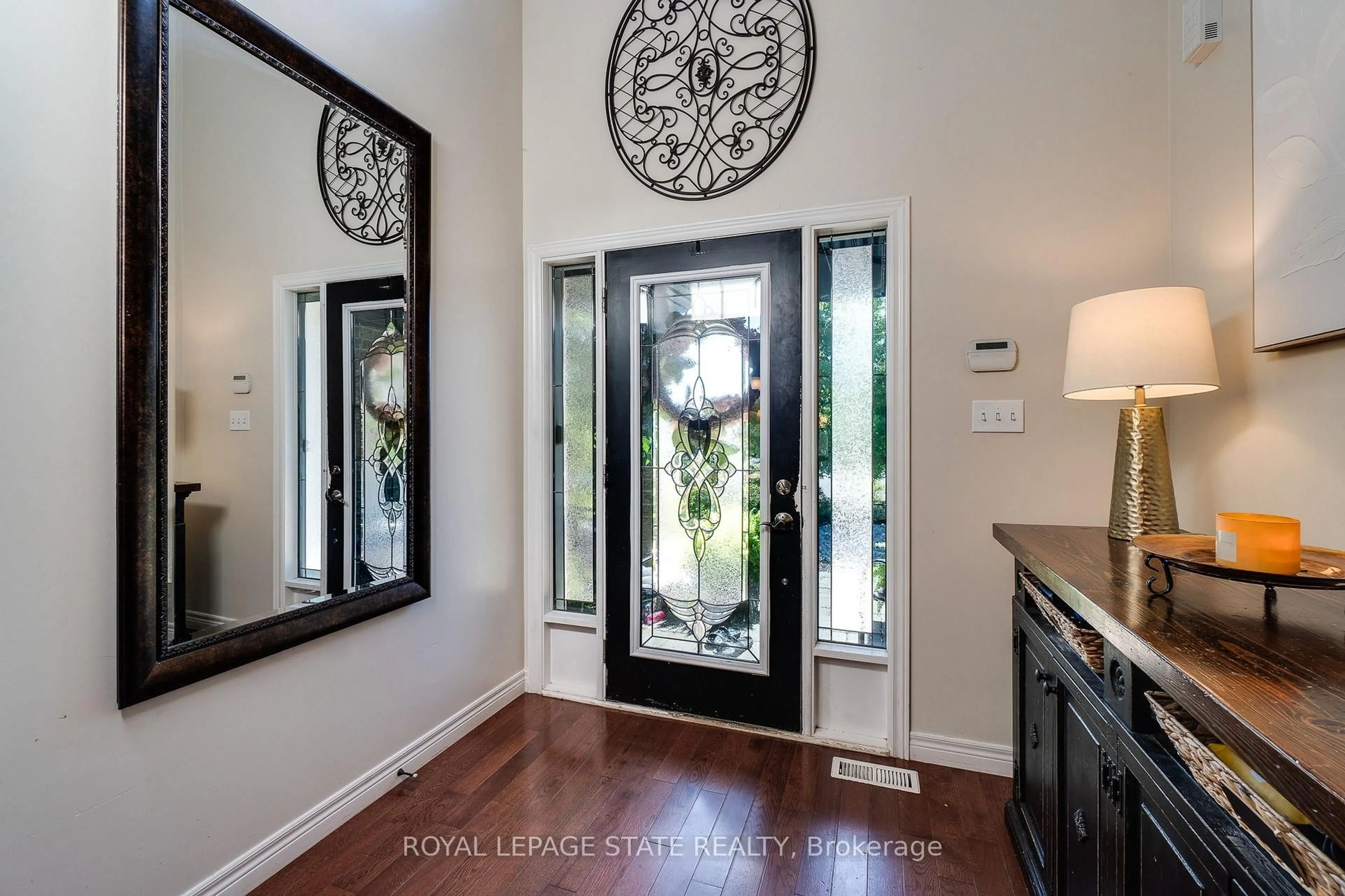 Indoor entryway for 274 Springvalley Cres, Hamilton Ontario L9C 0B4