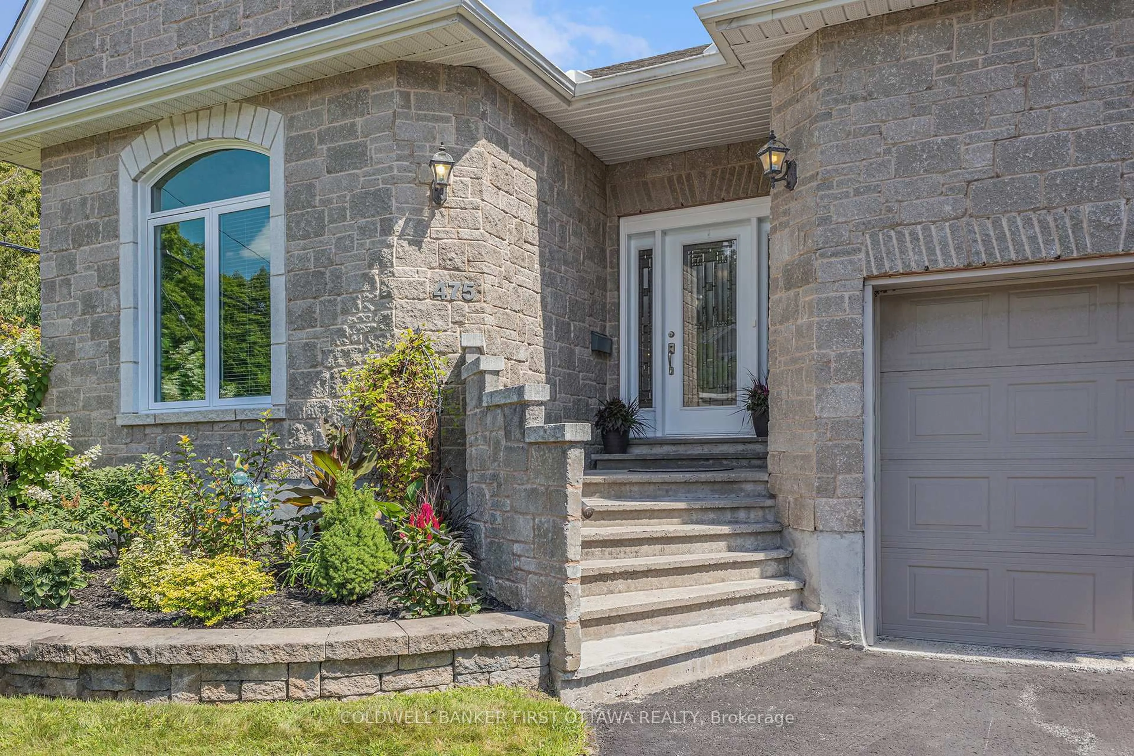 Home with brick exterior material, street for 475 MOFFATT St, Carleton Place Ontario K7C 4V8