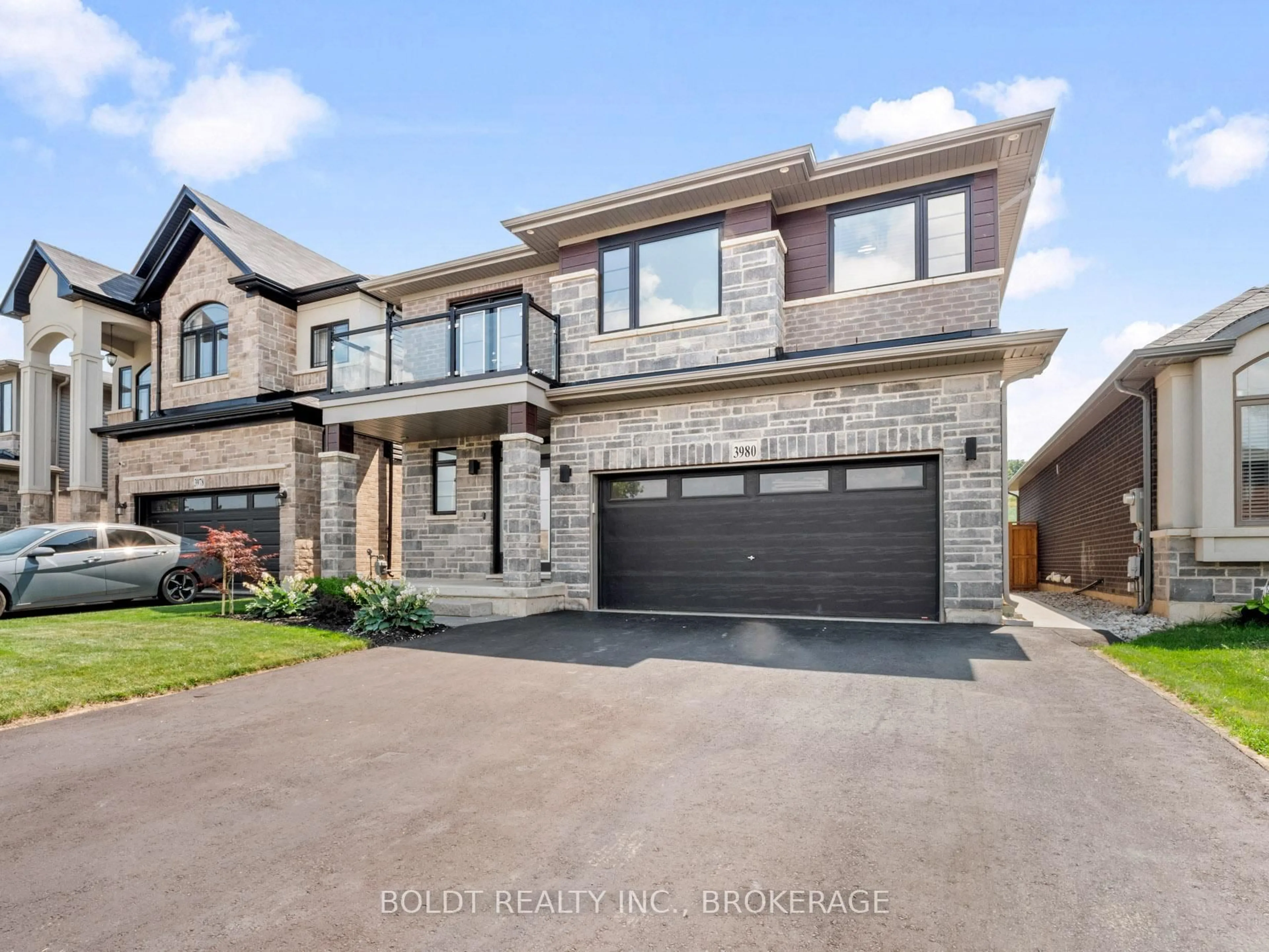 Home with brick exterior material, street for 3980 Highland Park Dr, Lincoln Ontario L3J 0T1
