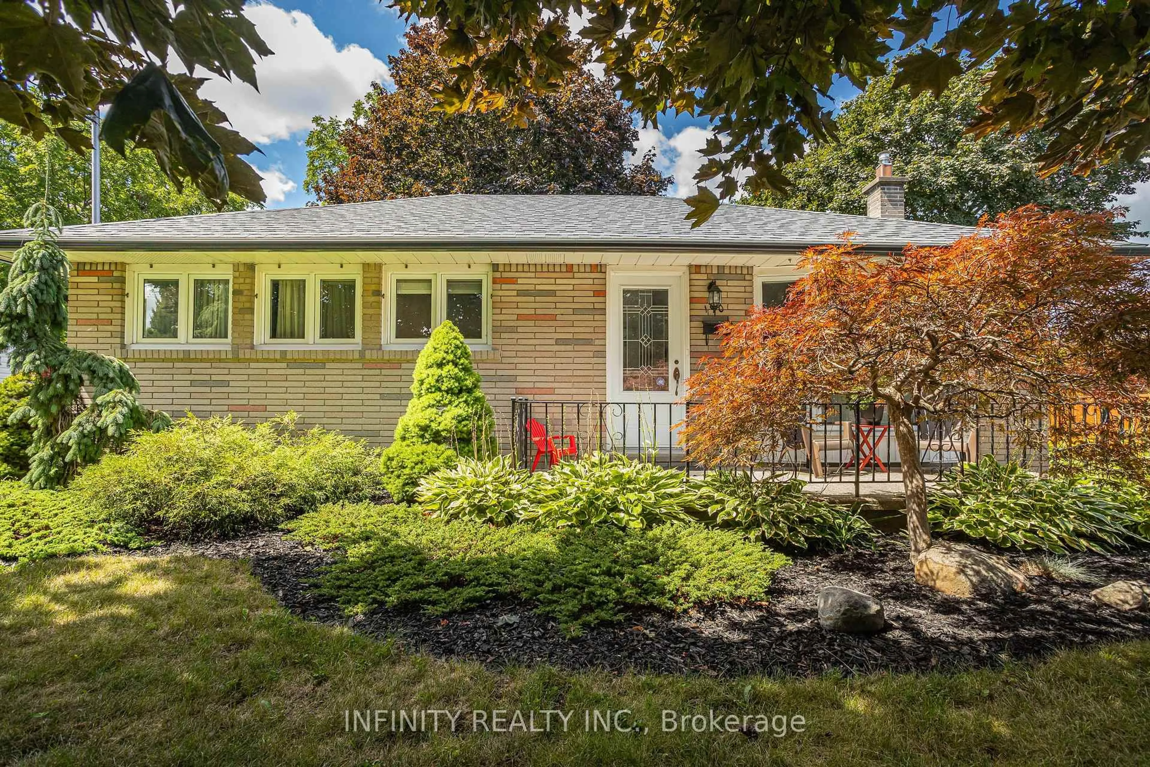 Home with vinyl exterior material, street for 190 Inkerman St, St. Thomas Ontario N5P 3H2