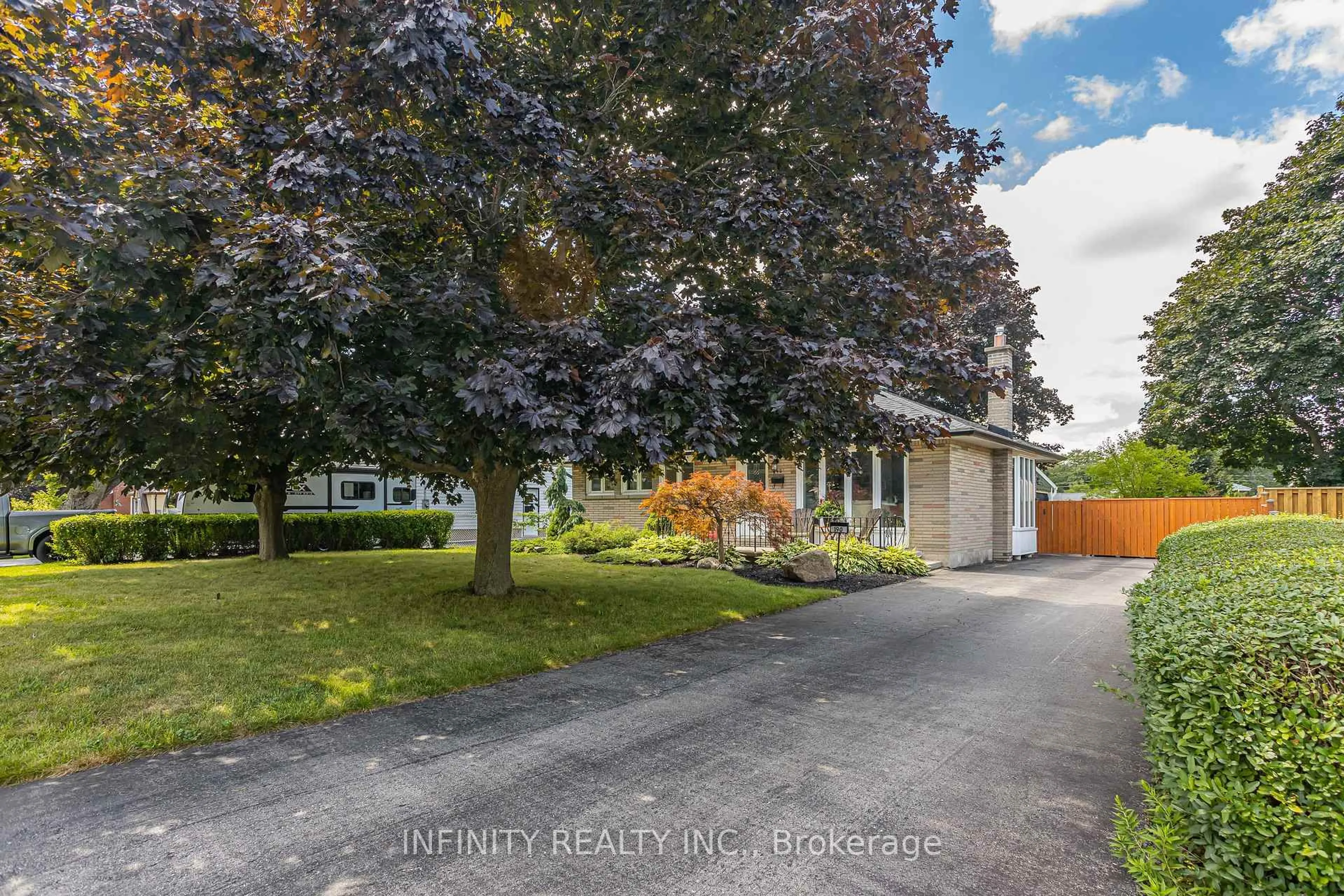 A pic from outside/outdoor area/front of a property/back of a property/a pic from drone, street for 190 Inkerman St, St. Thomas Ontario N5P 3H2