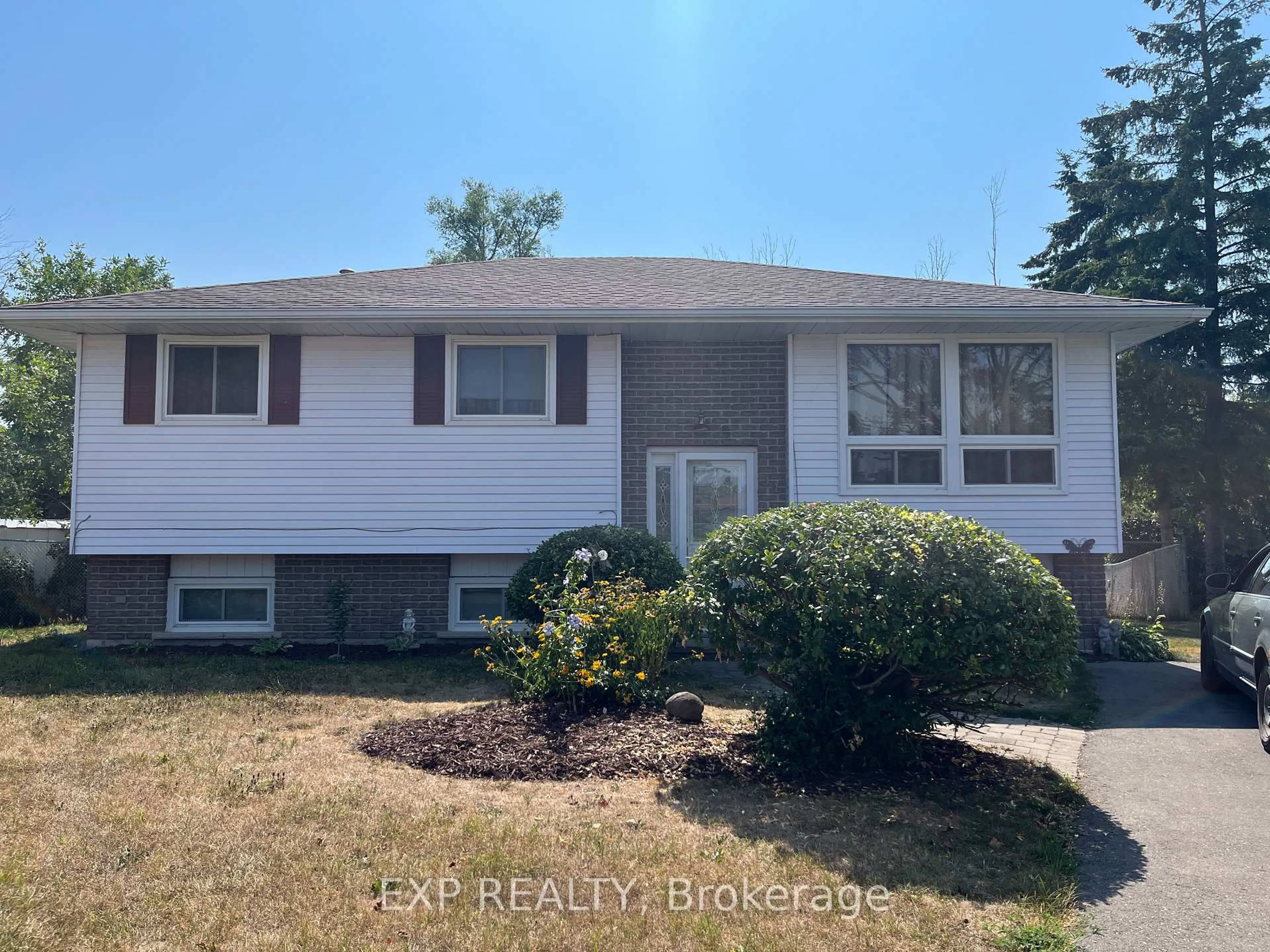 Home with vinyl exterior material, street for 14 Dixie Pl, Belleville Ontario K8P 5A9