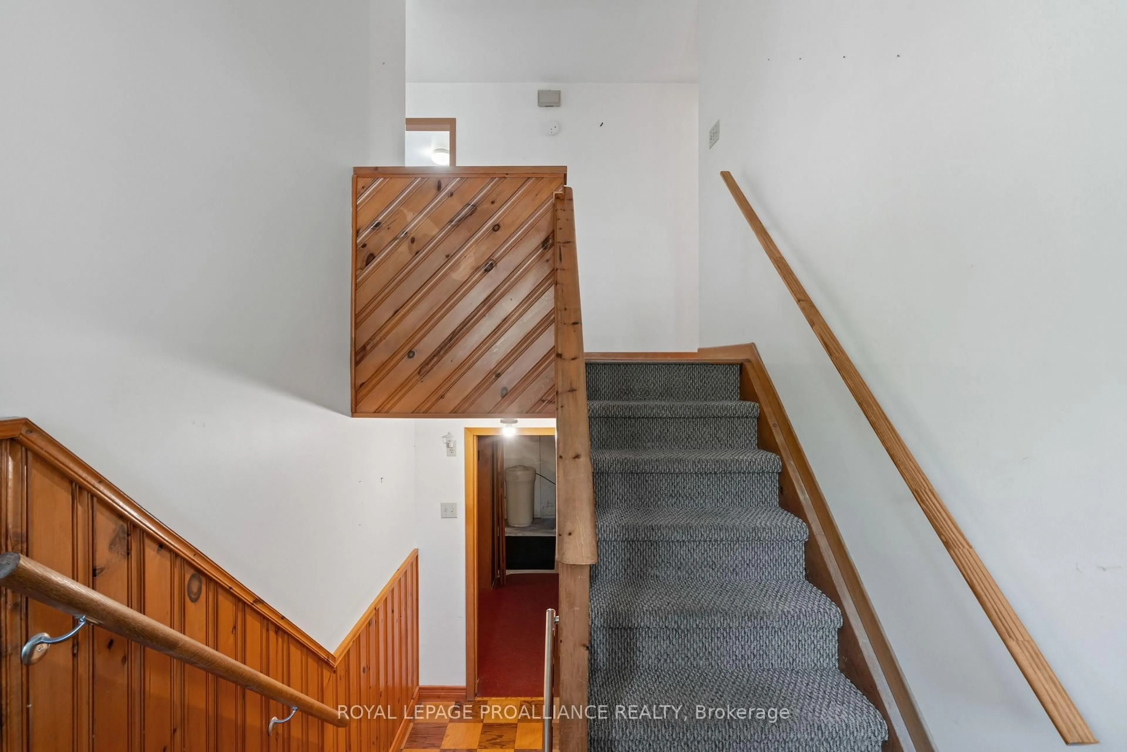Stairs for 4415 Mcdougall Rd, Elizabethtown-Kitley Ontario K6V 5T4