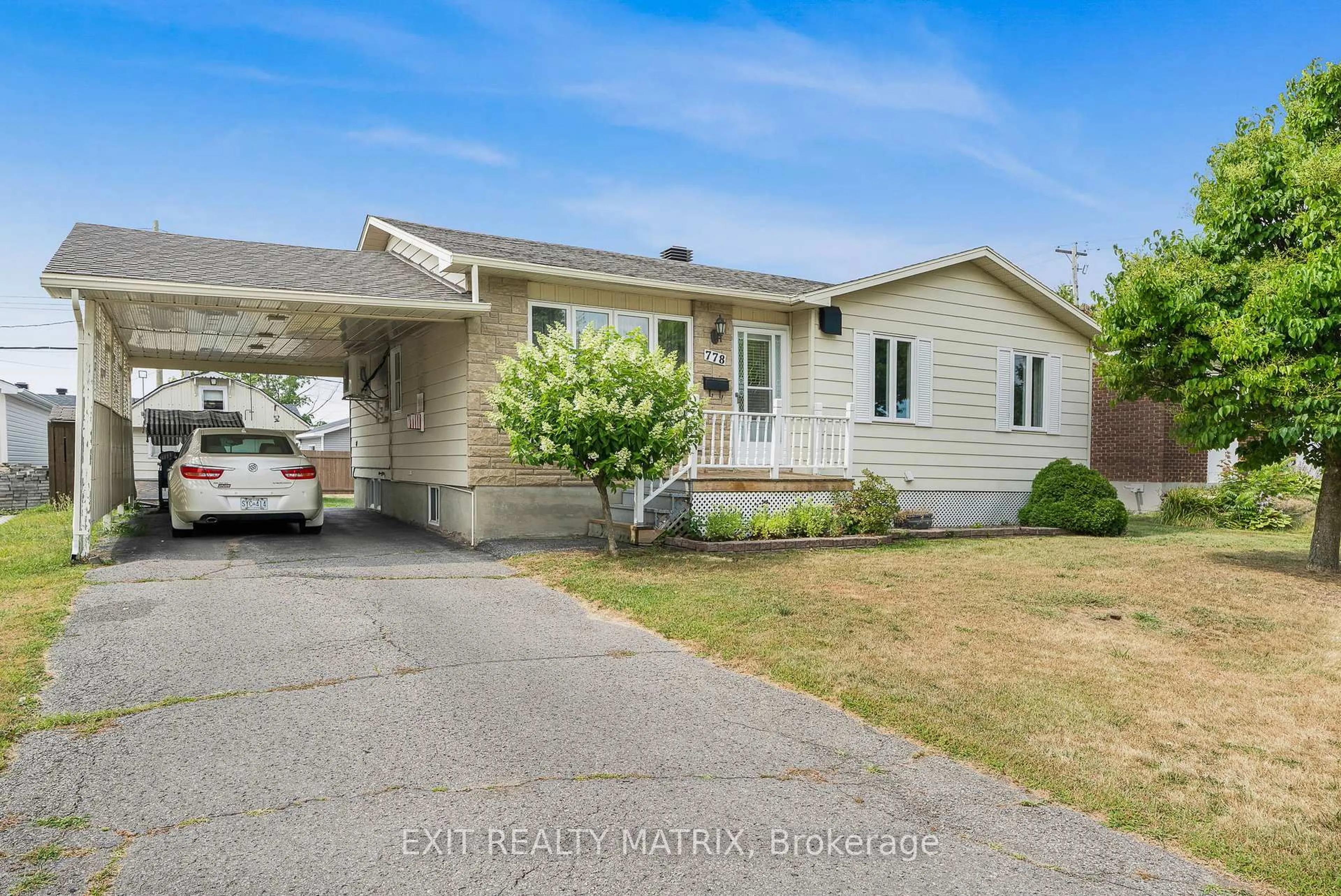 Home with vinyl exterior material, street for 778 Edmond St, Hawkesbury Ontario K6A 3C1