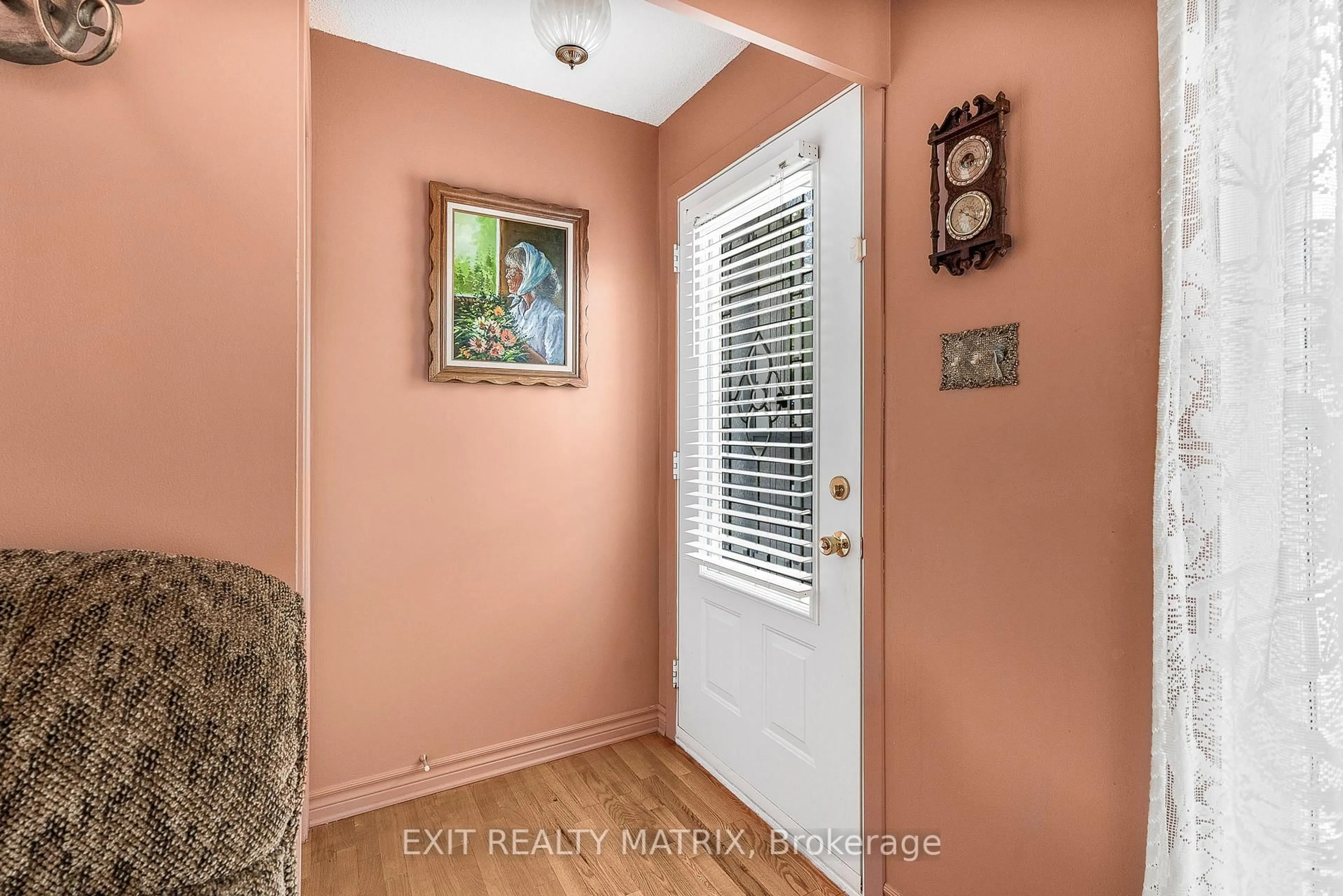 Indoor entryway for 778 Edmond St, Hawkesbury Ontario K6A 3C1