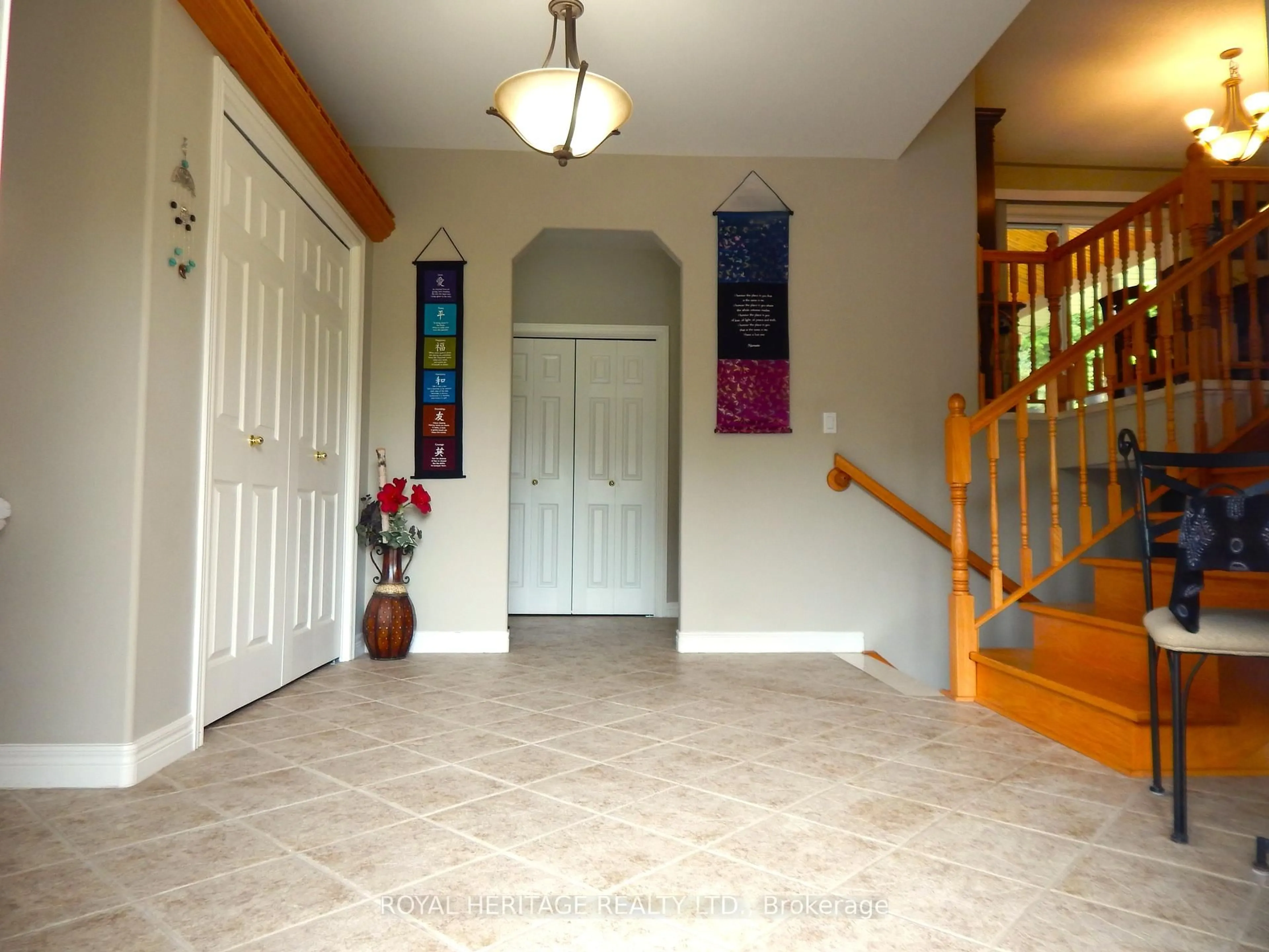 Indoor foyer for 10 VICARI Rd, Brighton Ontario K0K 1H0
