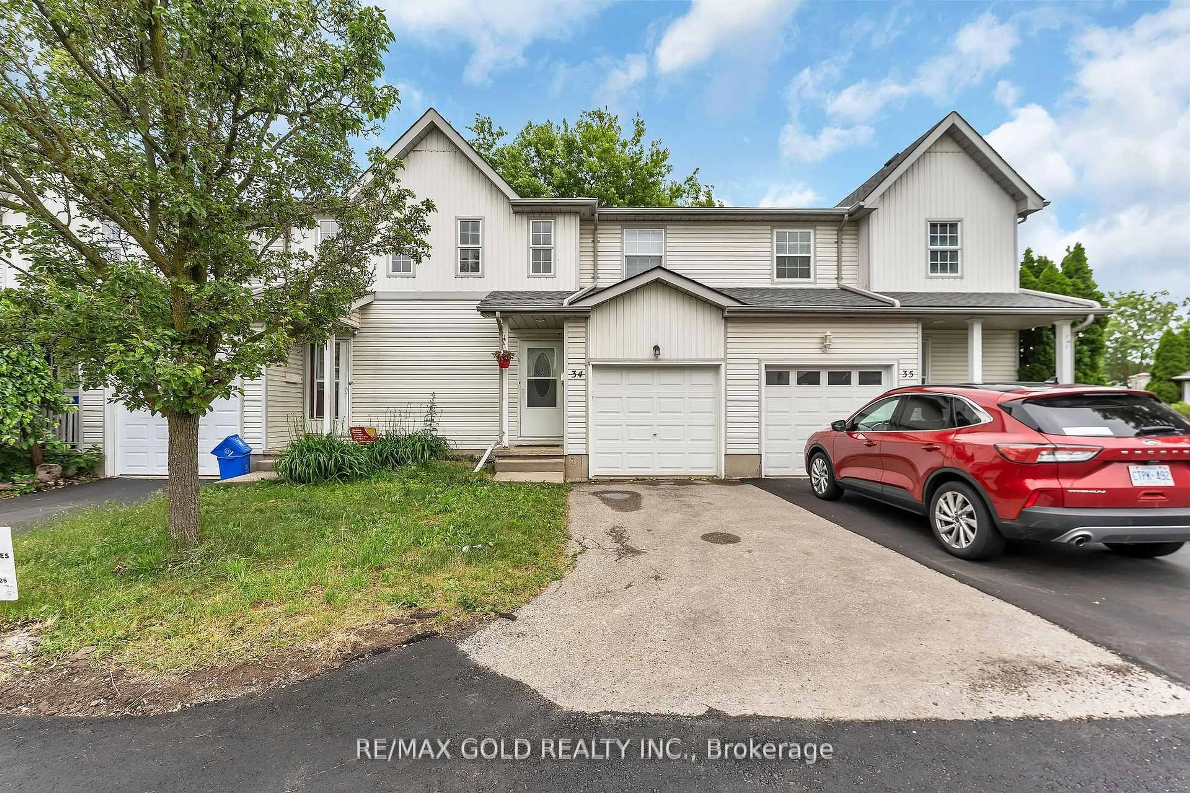 A pic from outside/outdoor area/front of a property/back of a property/a pic from drone, street for 90 Mooregate Cres #34, Kitchener Ontario N2M 5P7
