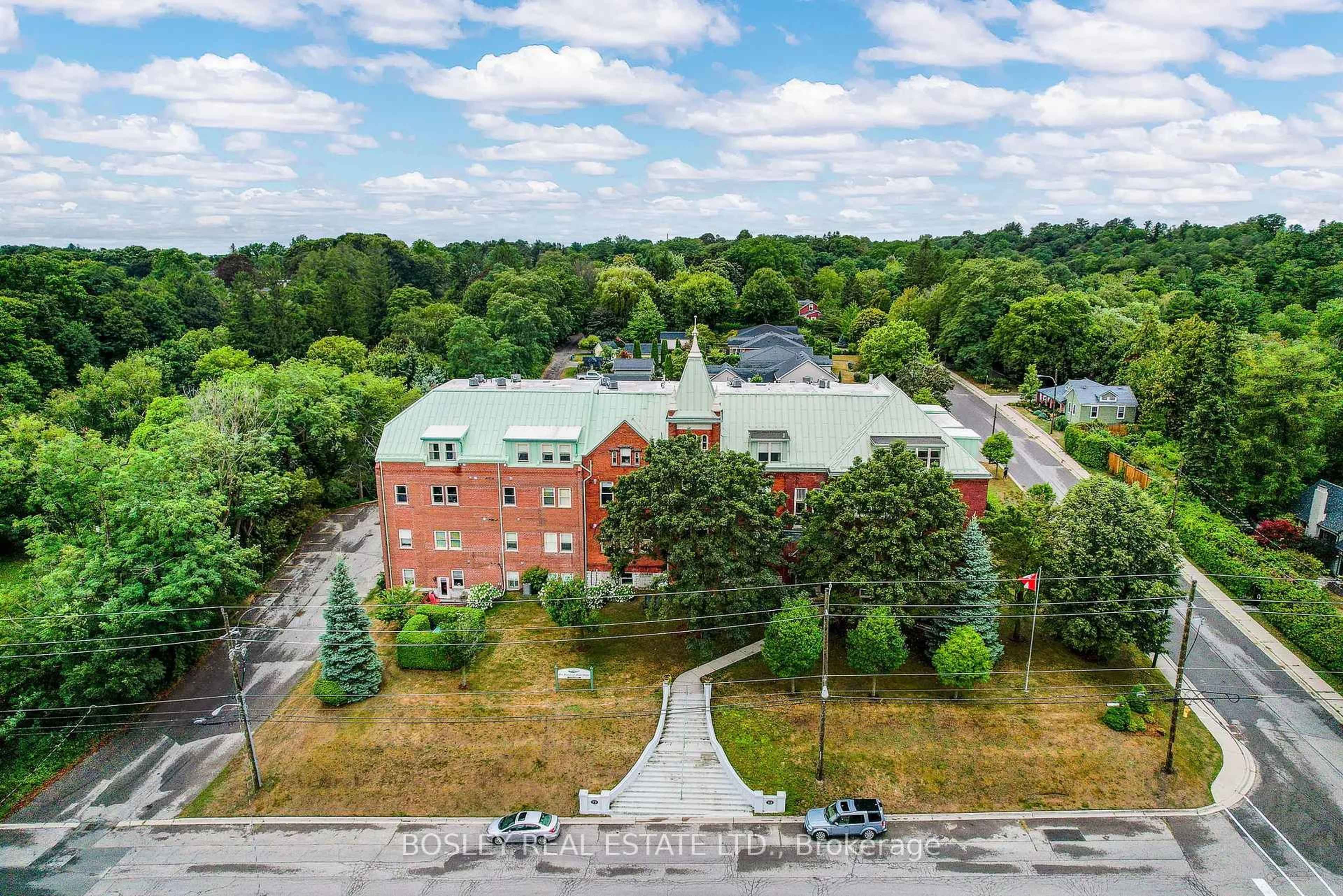 A pic from outside/outdoor area/front of a property/back of a property/a pic from drone, unknown for 72 Pine St #304, Port Hope Ontario L1A 3G8