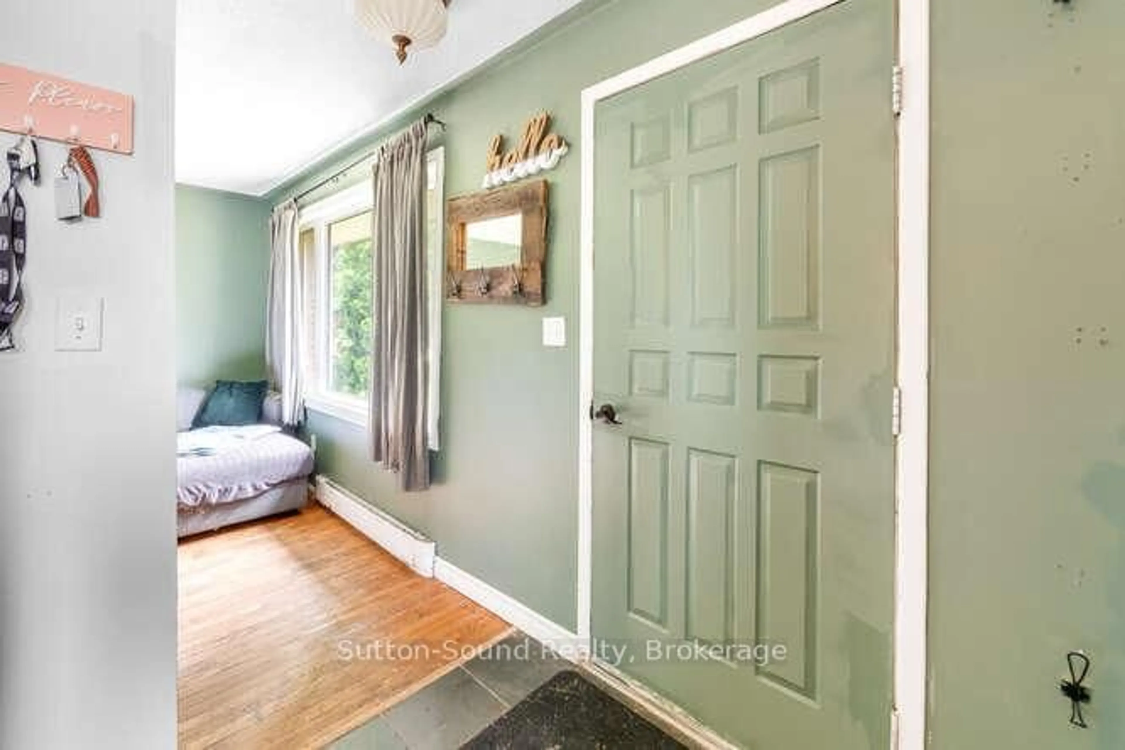 Indoor entryway for 780 Eastwood Dr, Saugeen Shores Ontario N0H 2C4