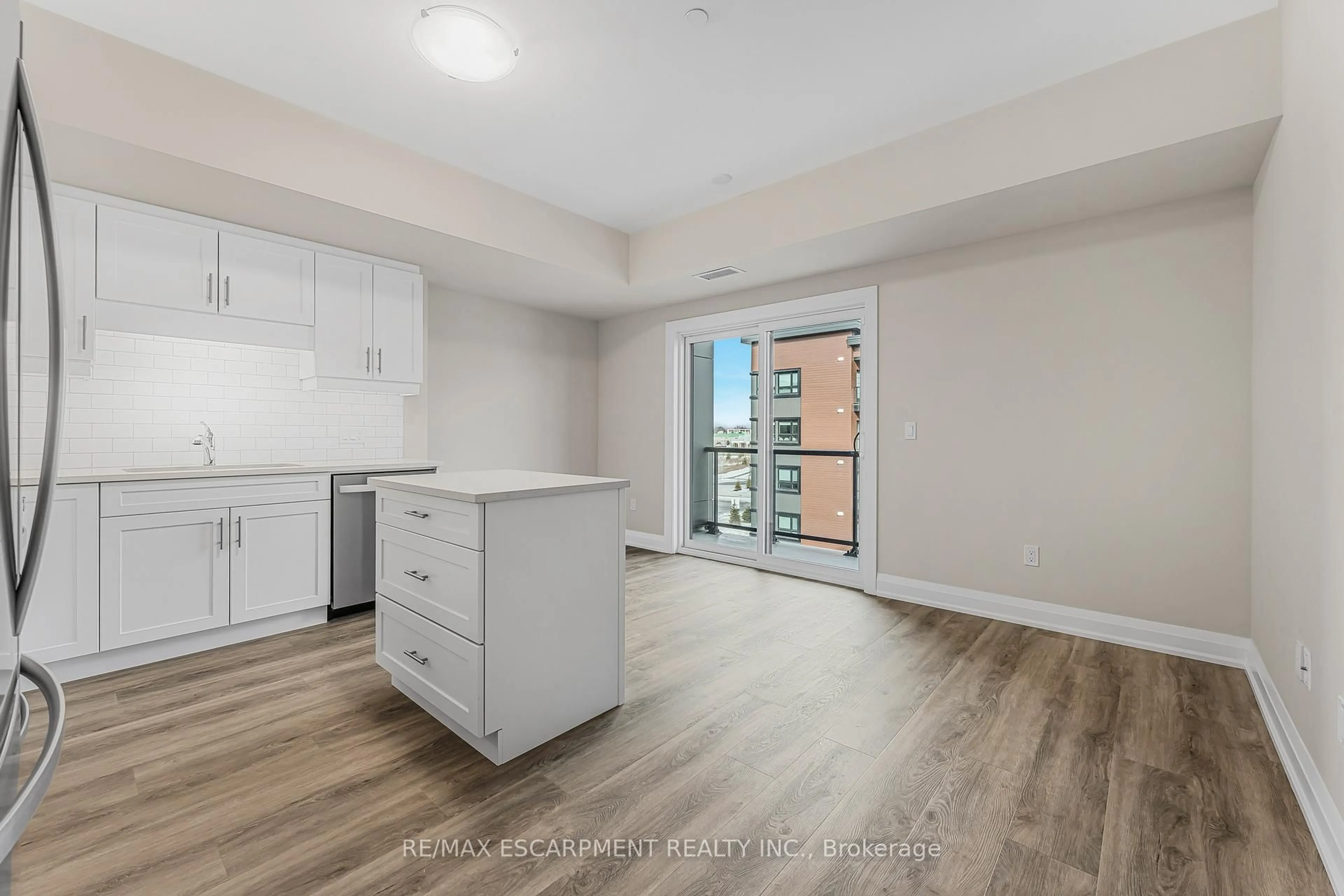 Open concept kitchen, unknown for 118 Summersides Blvd #303, Pelham Ontario L0E 1E1