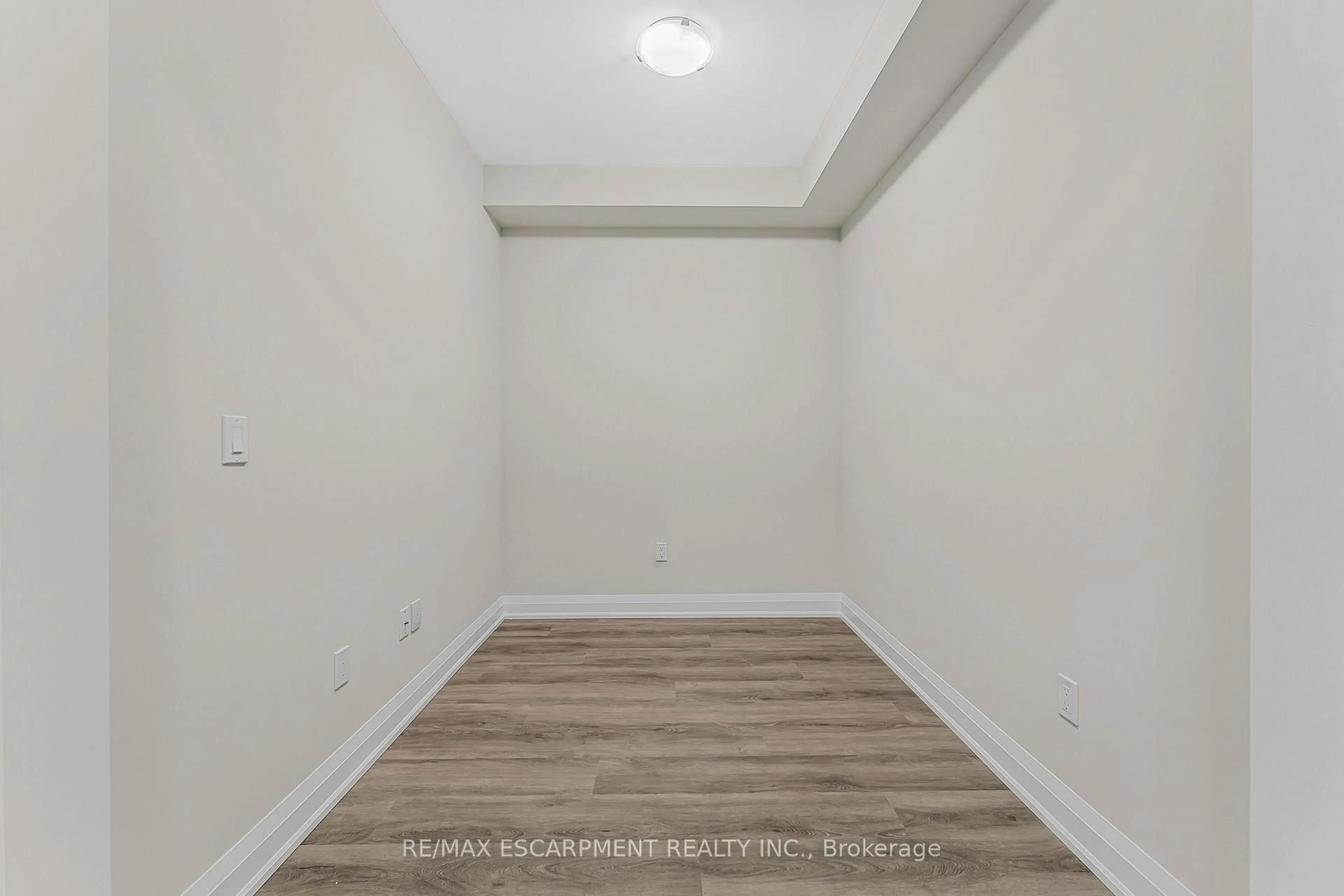 A pic of a room for 118 Summersides Blvd #303, Pelham Ontario L0E 1E1