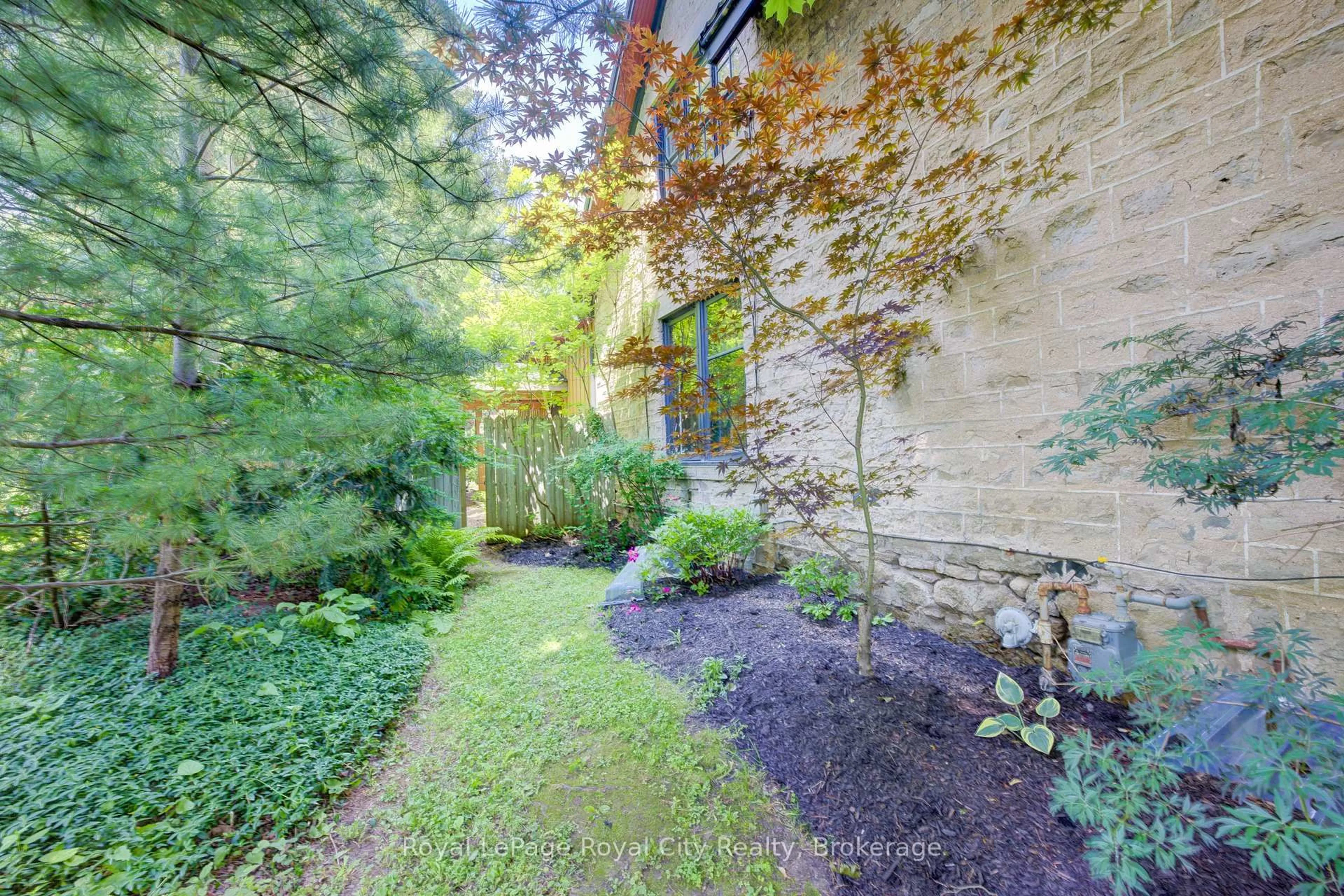 Patio, street for 513 ST ANDREW St, Centre Wellington Ontario N1M 1P4