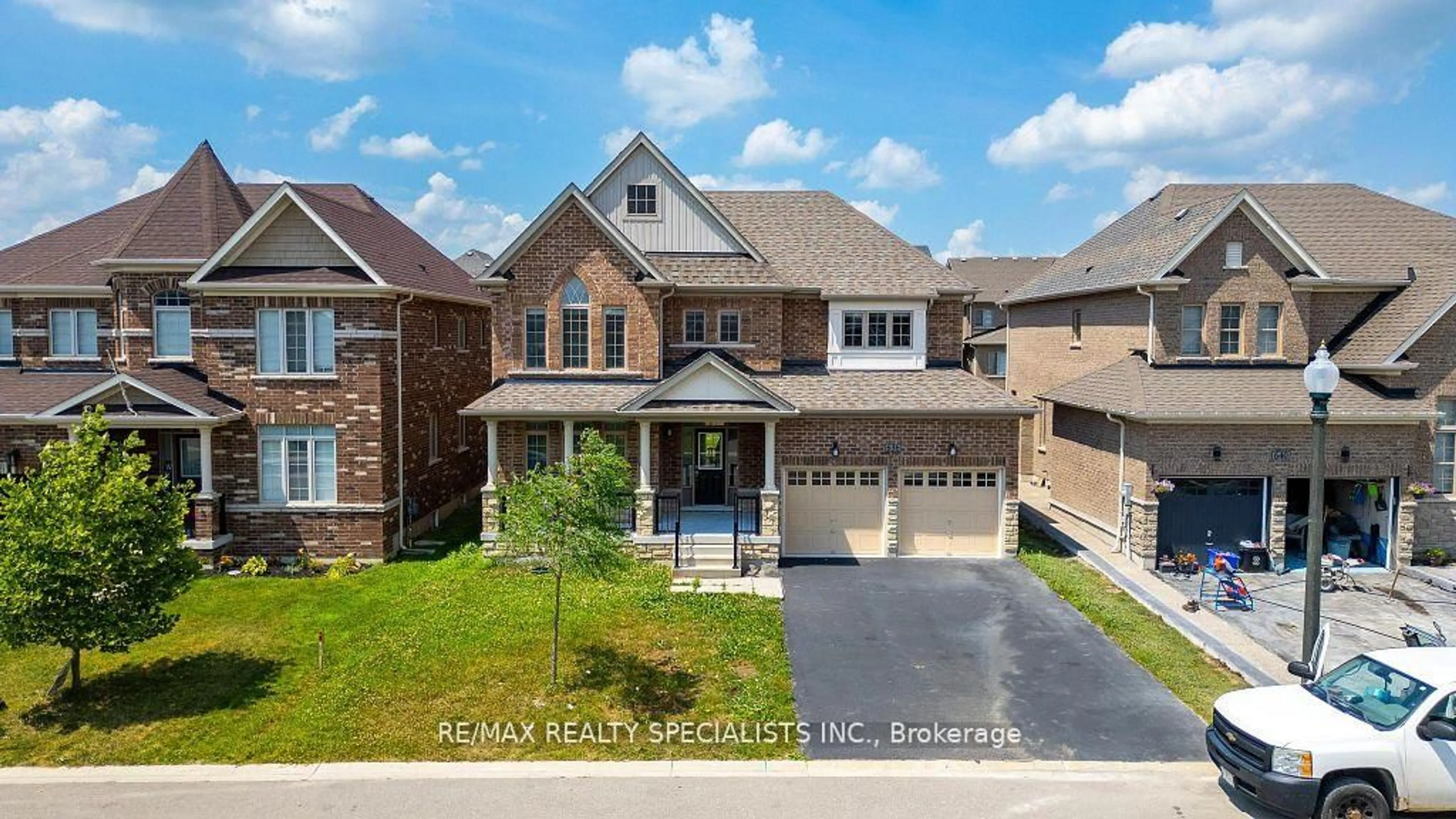 A pic from outside/outdoor area/front of a property/back of a property/a pic from drone, street for 636 Mcgill Lane, Woodstock Ontario N4T 0L3