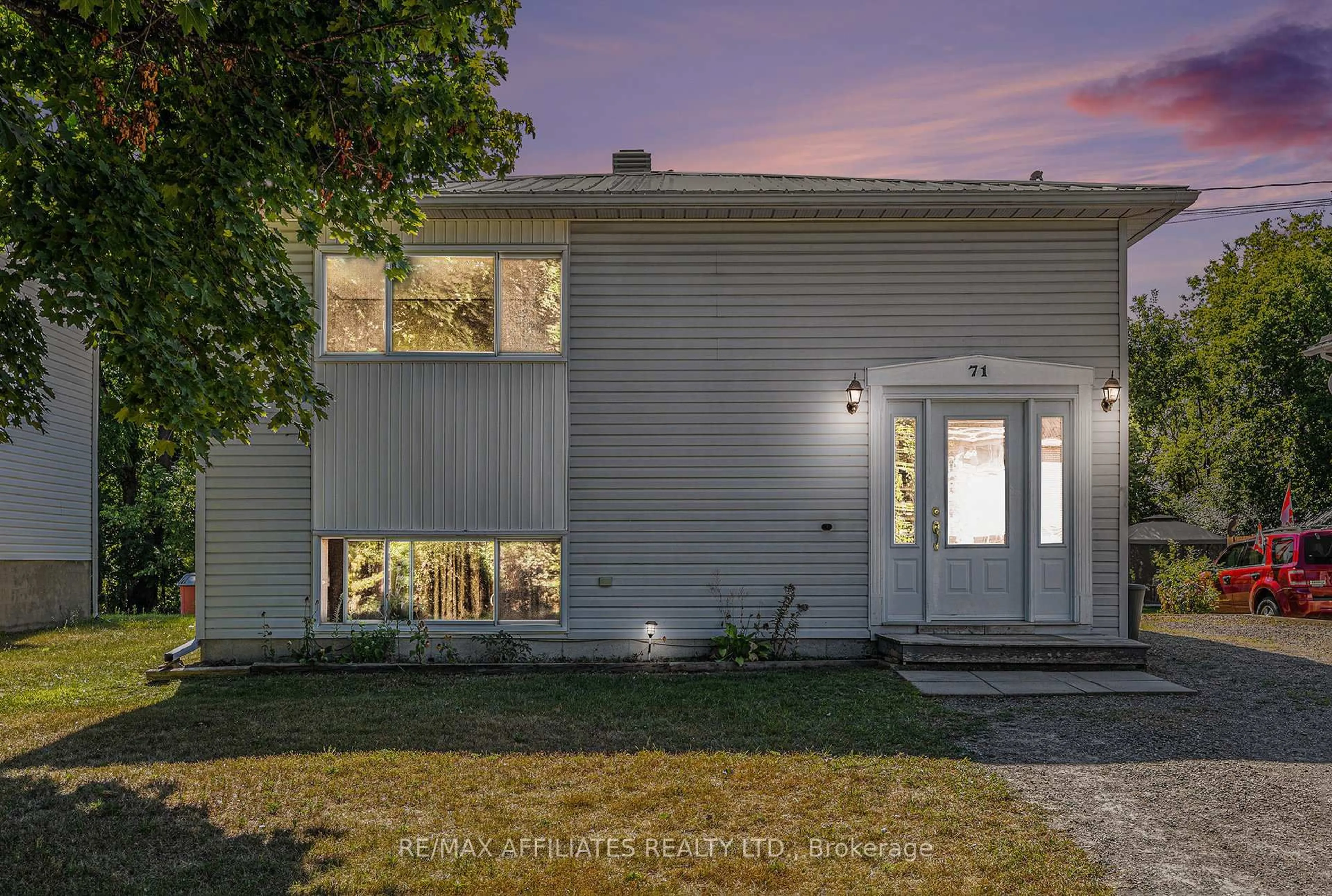 Unknown for 71 Stephen St, Smiths Falls Ontario K7A 1K7
