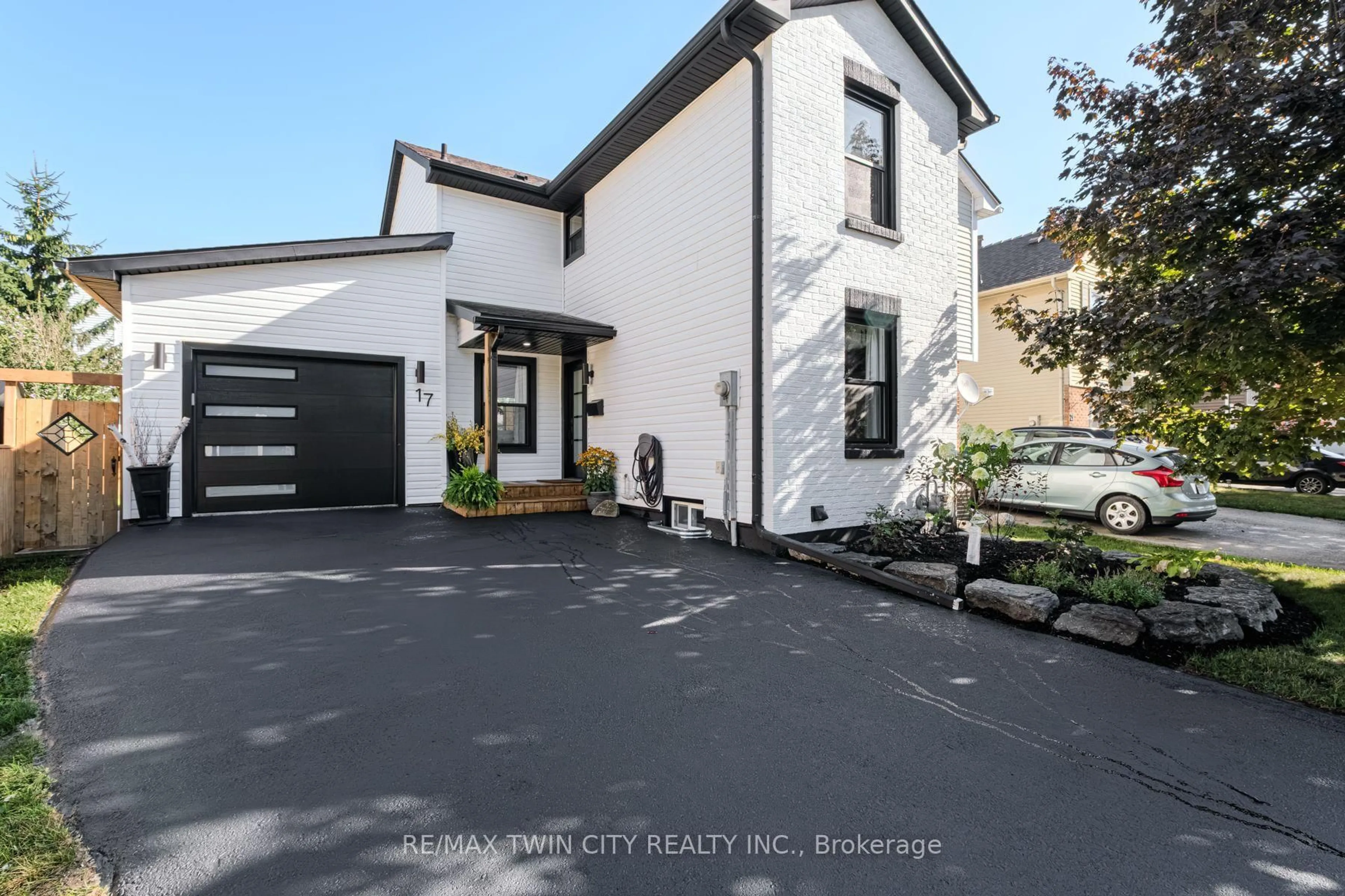 Unknown for 17 Banbury Rd, Brantford Ontario N3P 1C9