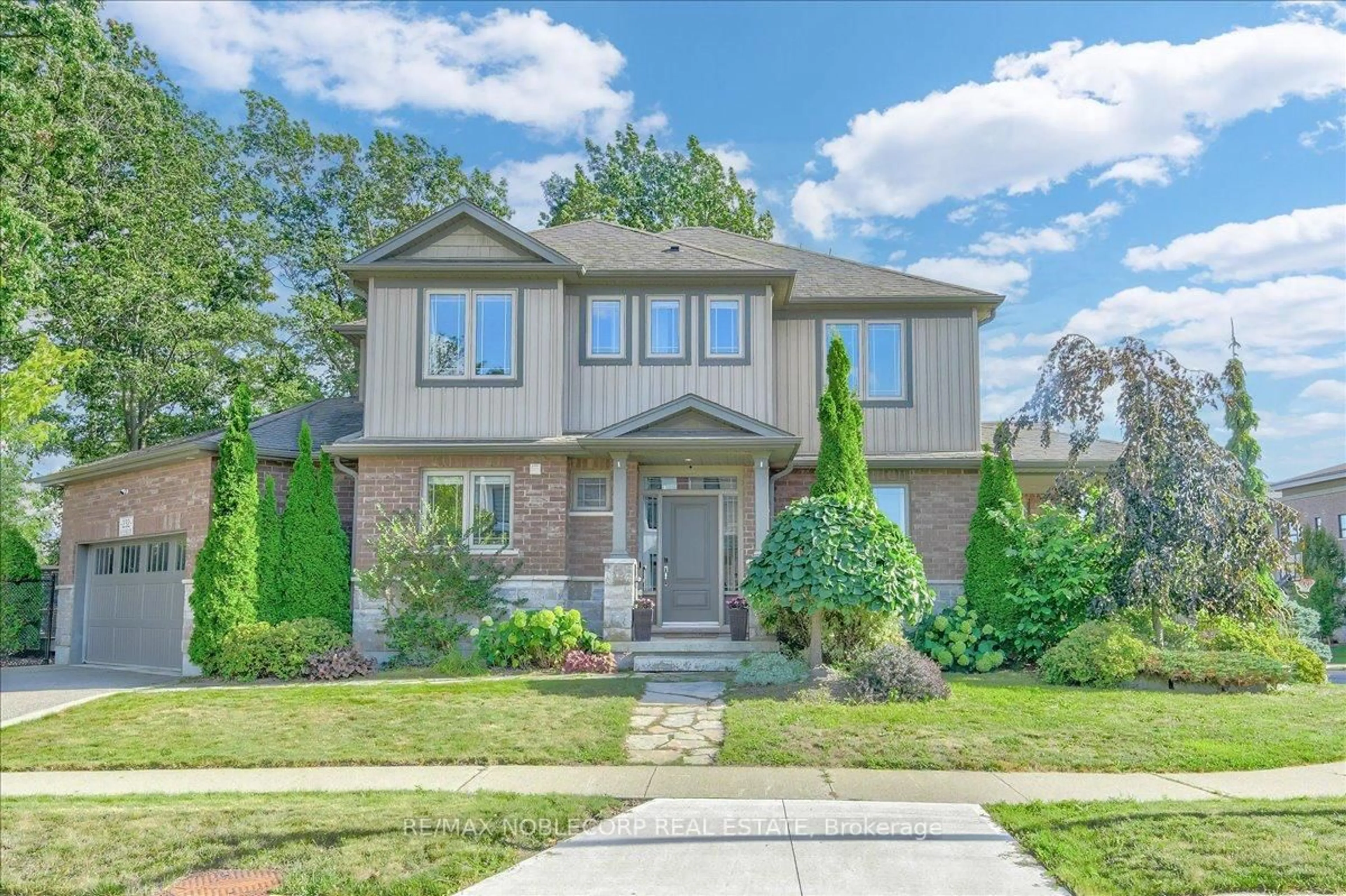 Home with brick exterior material, street for 232 Maple Bush Dr, Cambridge Ontario N1T 0B8