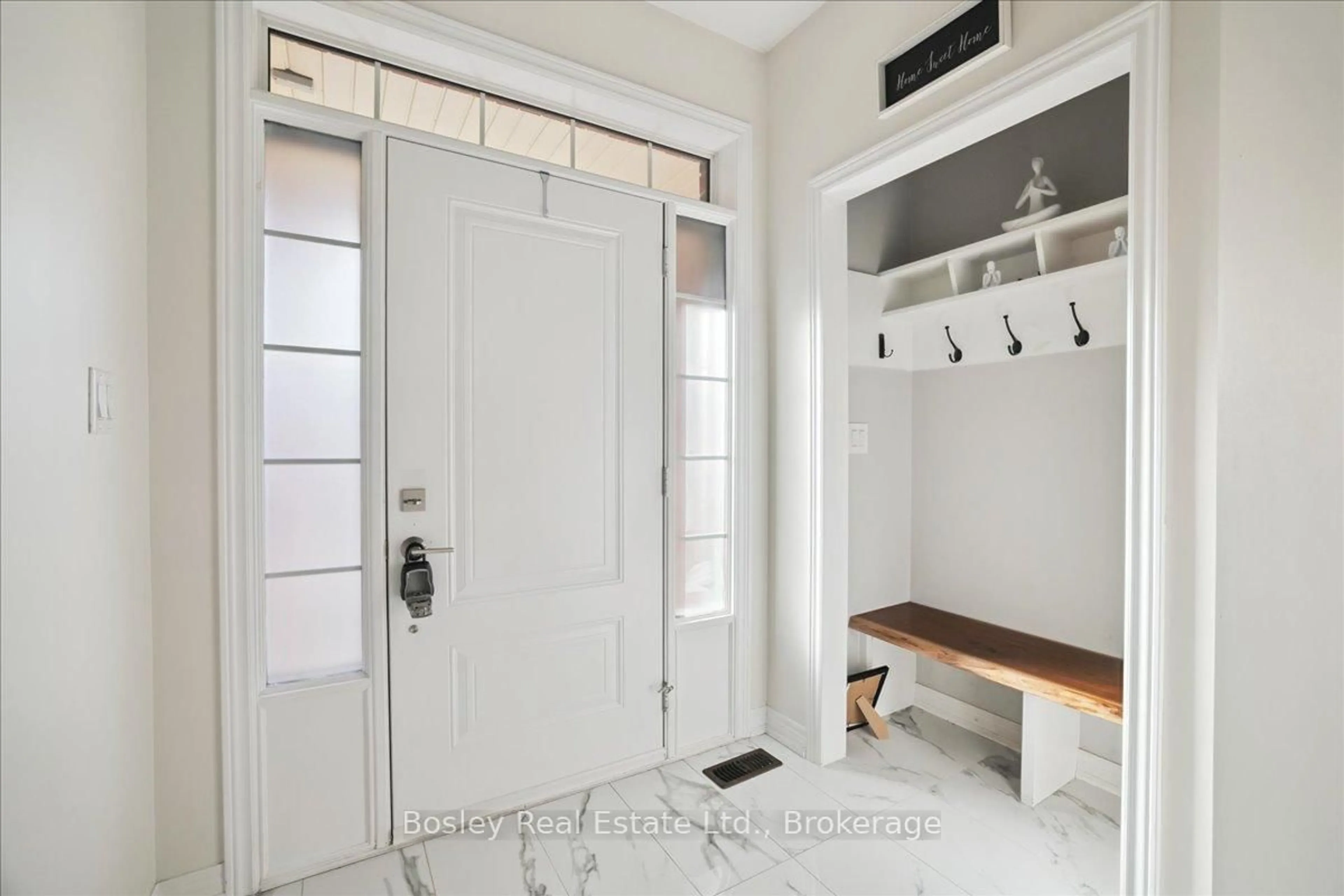 Indoor entryway for 1890 Rymal Rd #18, Hamilton Ontario L0R 1P0