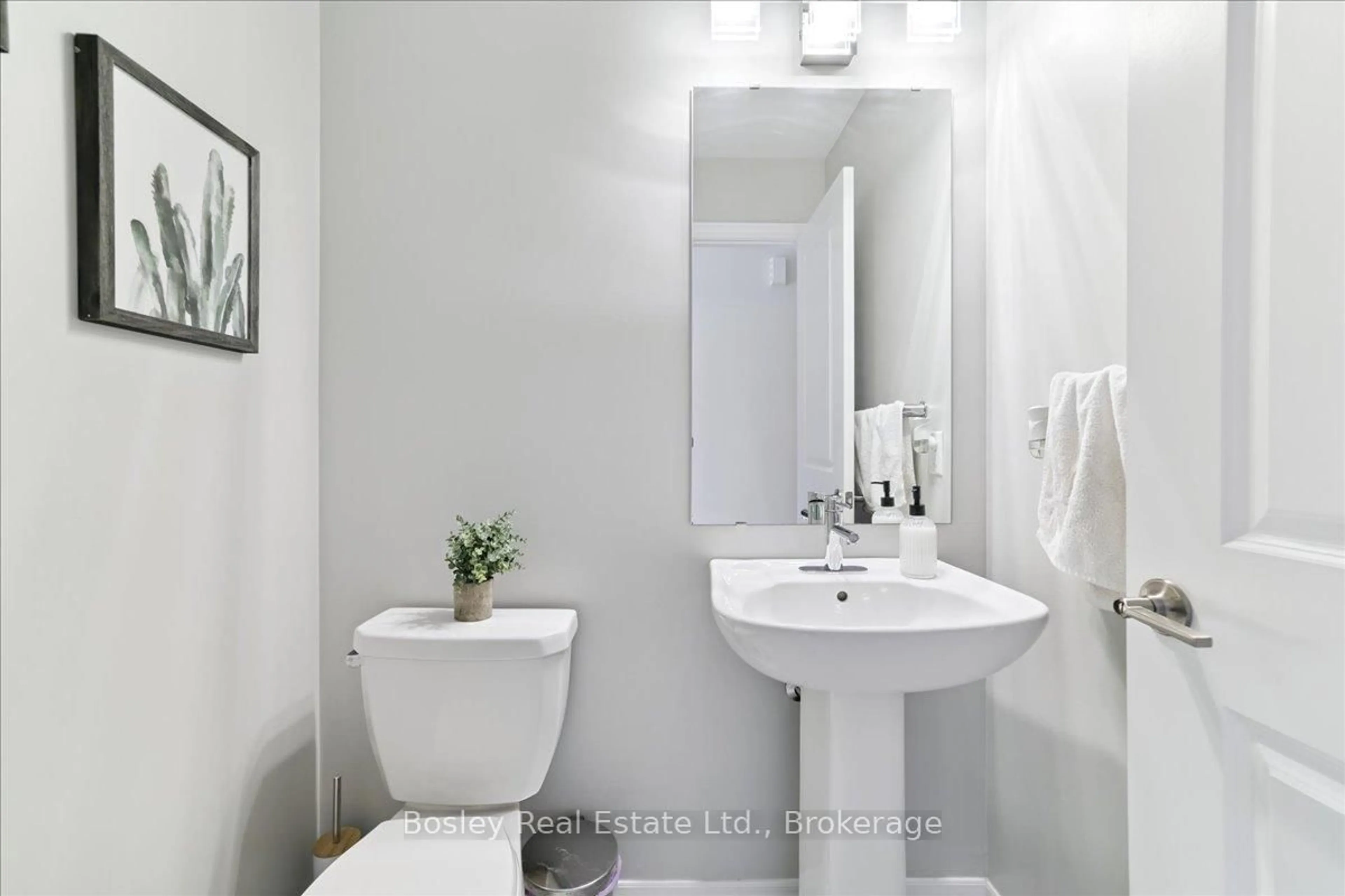 Standard bathroom, ceramic/tile floor for 1890 Rymal Rd #18, Hamilton Ontario L0R 1P0