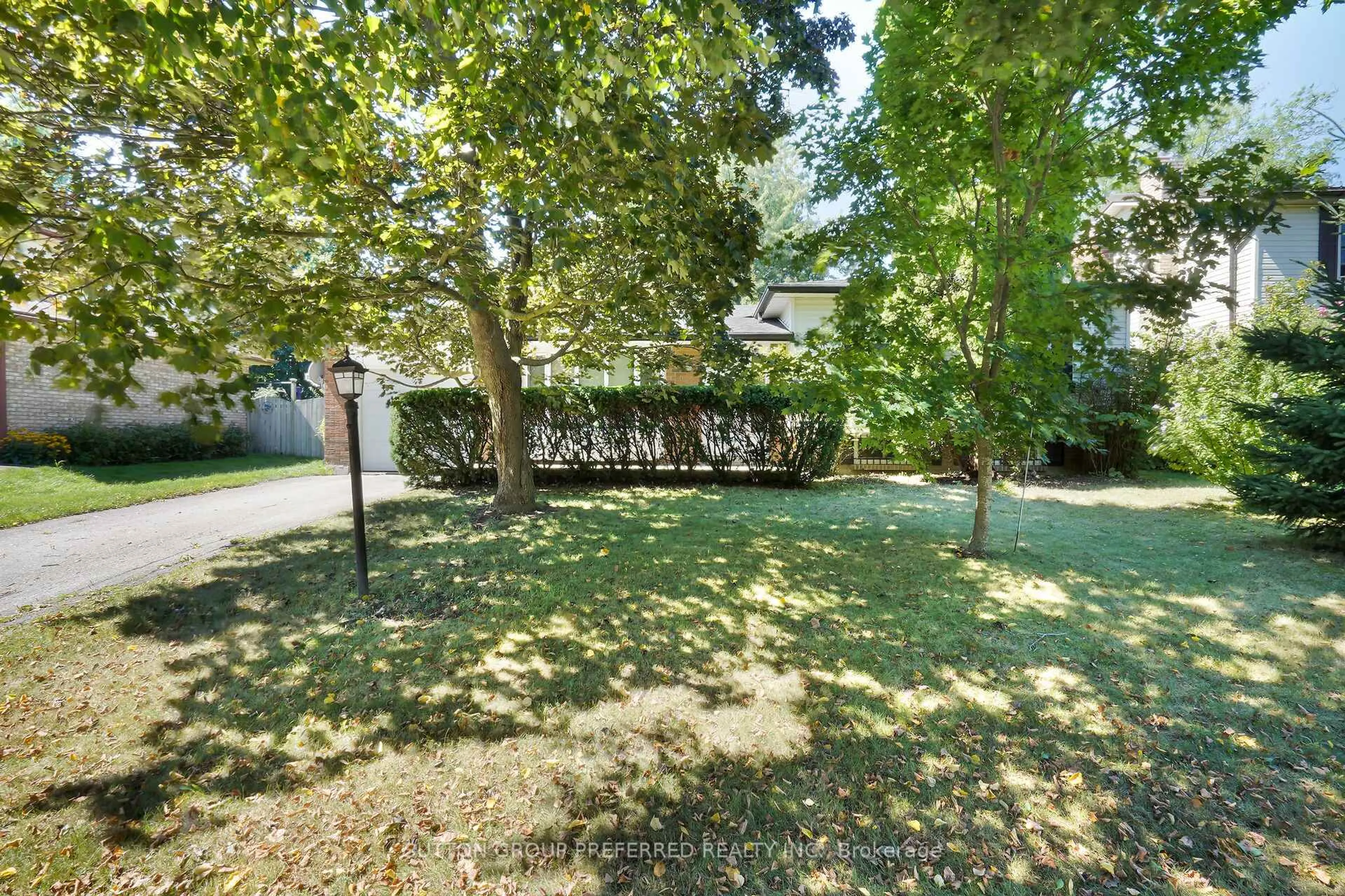 A pic from outside/outdoor area/front of a property/back of a property/a pic from drone, street for 1541 Limberlost Rd, London North Ontario N6G 2C9