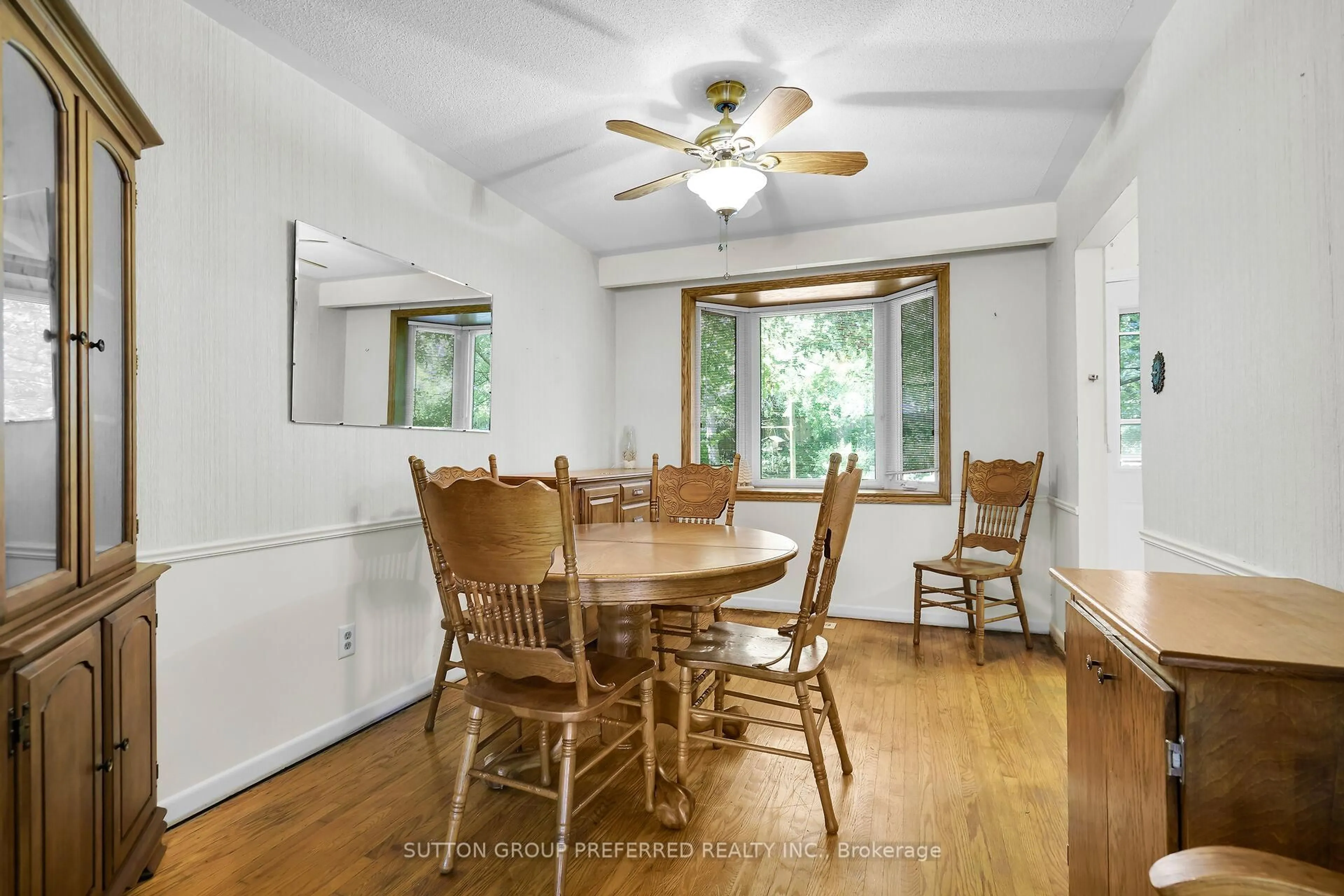 Dining room, wood/laminate floor for 1541 Limberlost Rd, London North Ontario N6G 2C9