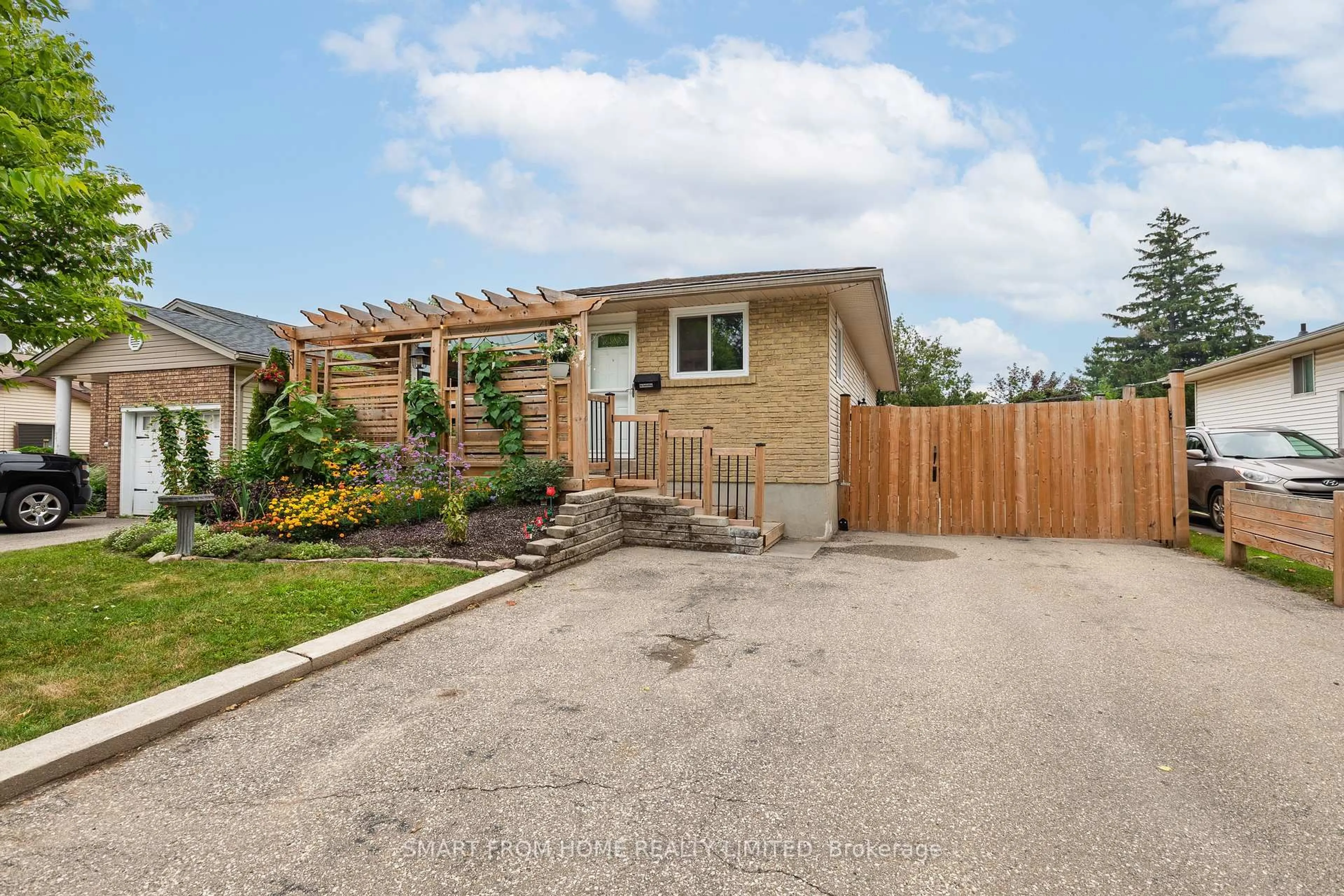Unknown for 112 Limpert Ave, Cambridge Ontario N3C 1B9