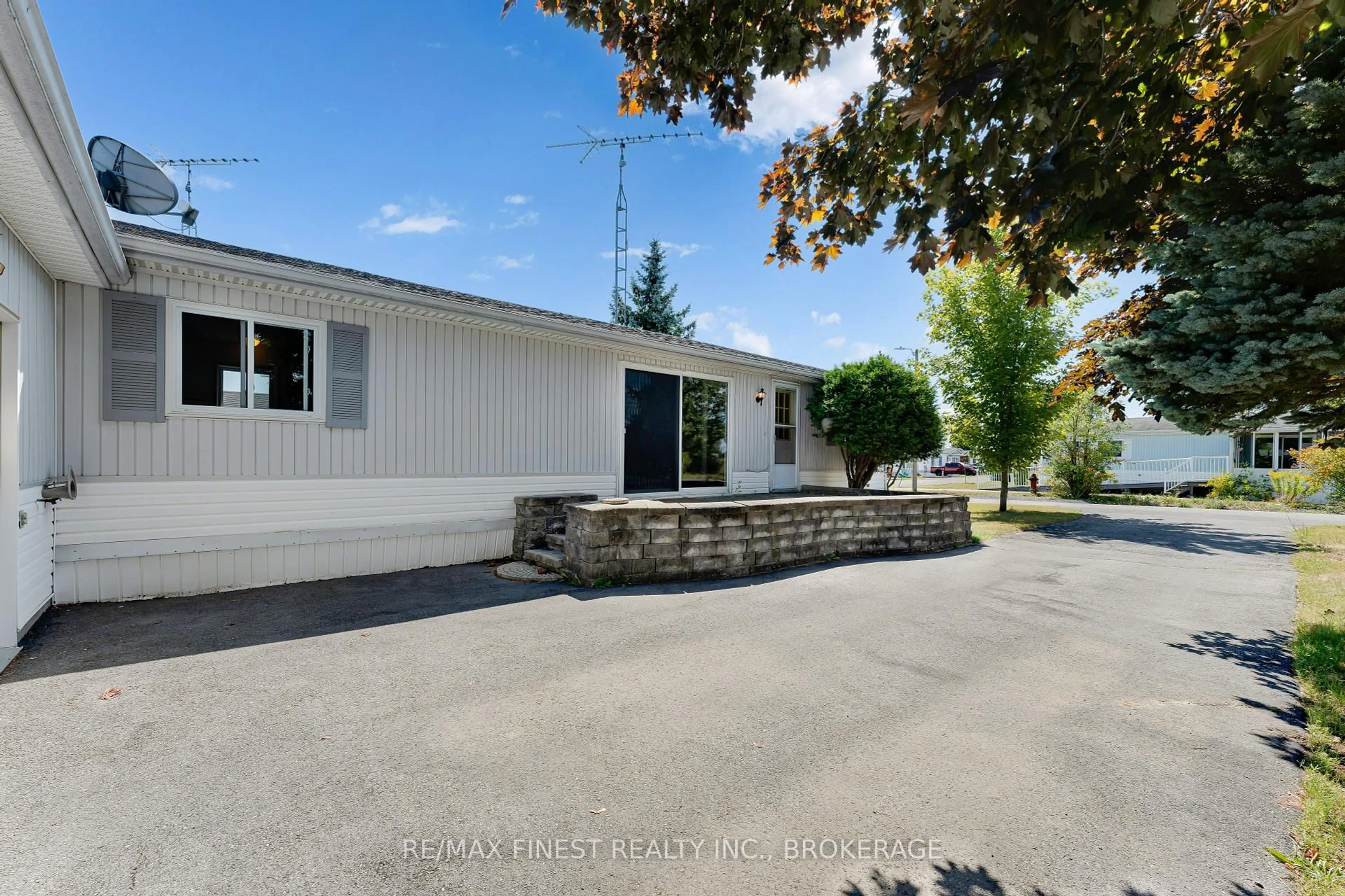 A pic from outside/outdoor area/front of a property/back of a property/a pic from drone, street for 19 Maple Dr, Greater Napanee Ontario K7R 0E8
