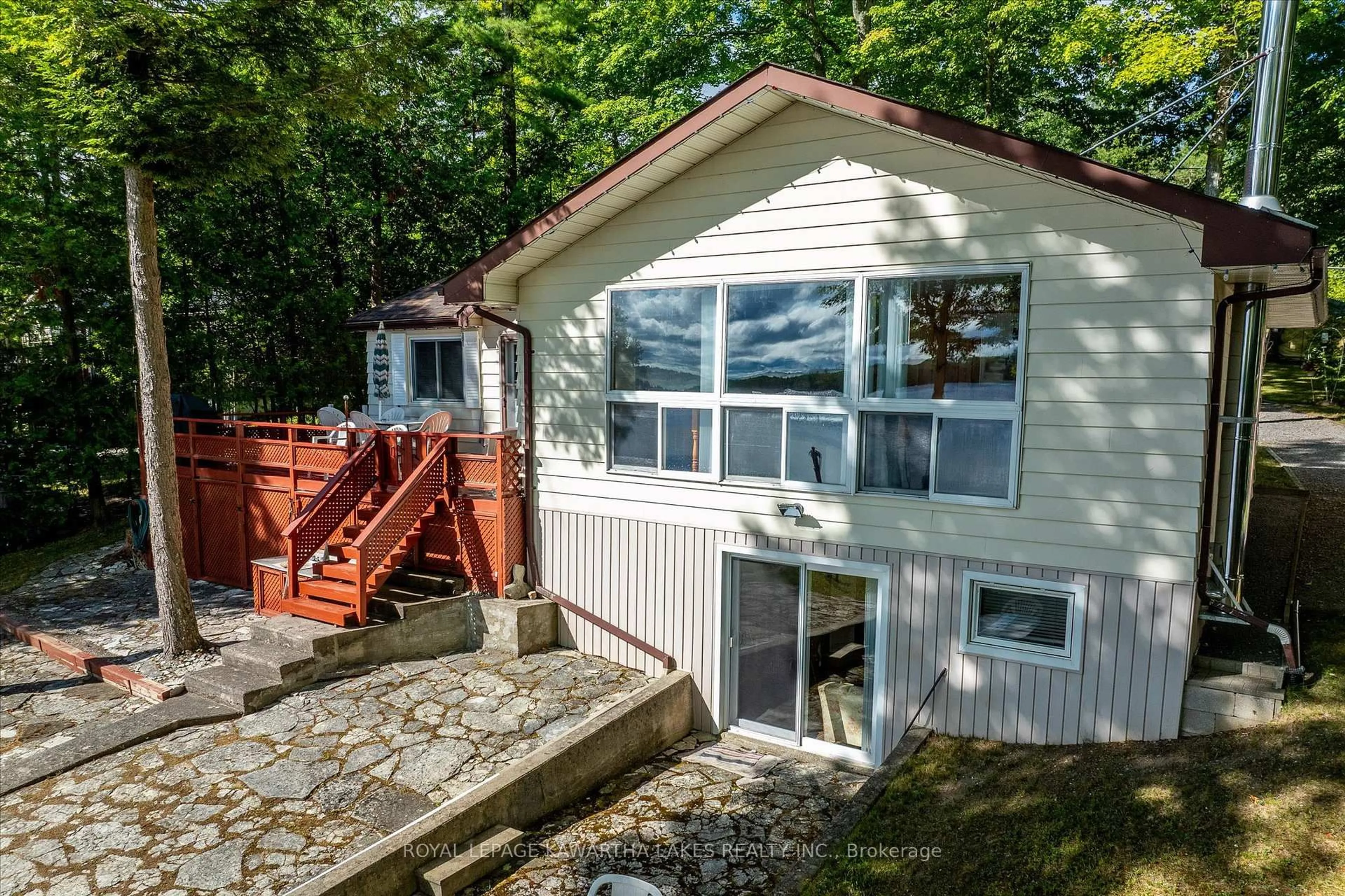 Home with vinyl exterior material, water/lake/river/ocean view for 1999 White Lake Rd W Rd, Douro-Dummer Ontario K0L 2H0