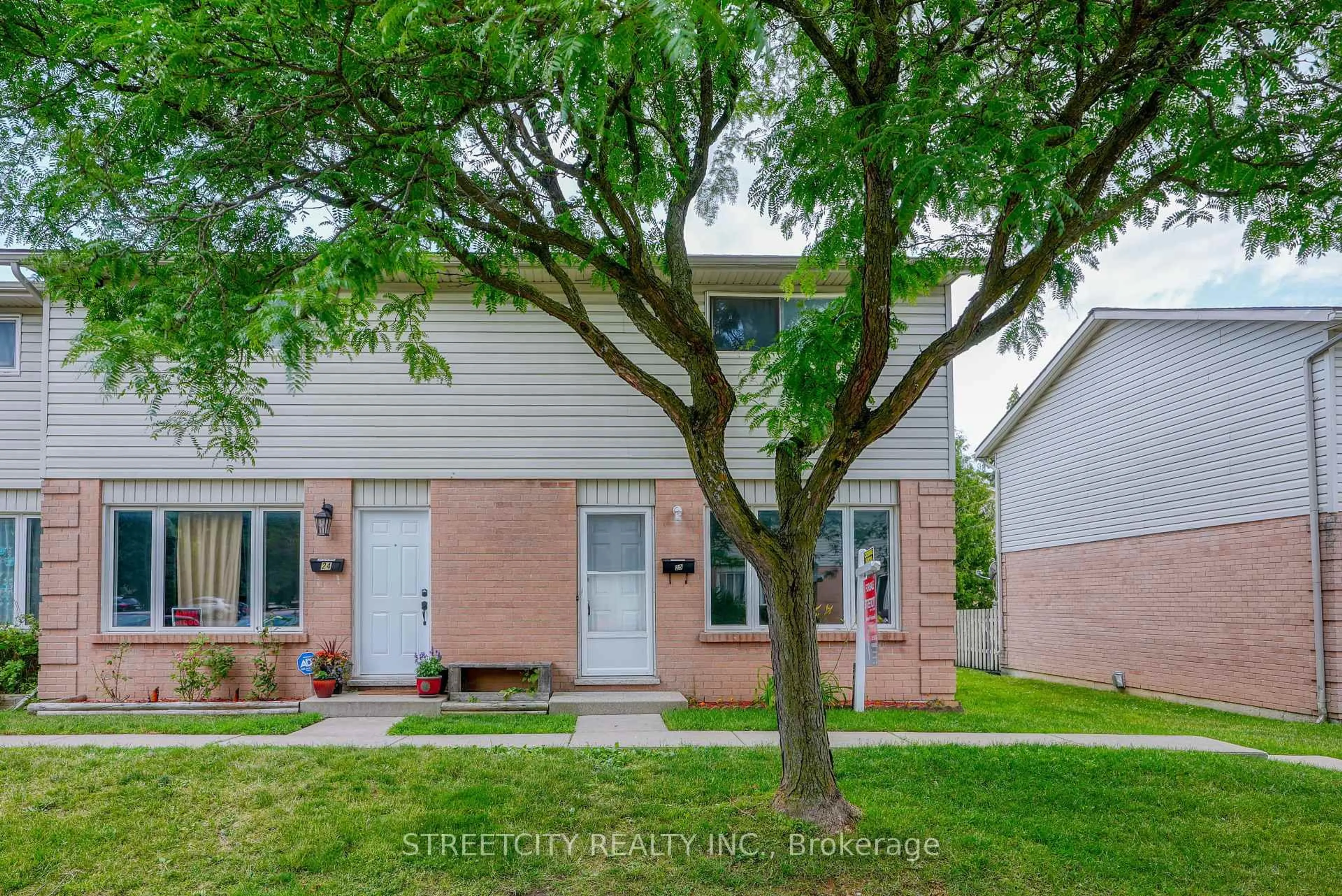 Home with brick exterior material, street for 45 GATEWOOD Pl #25, London East Ontario N5Y 5A4
