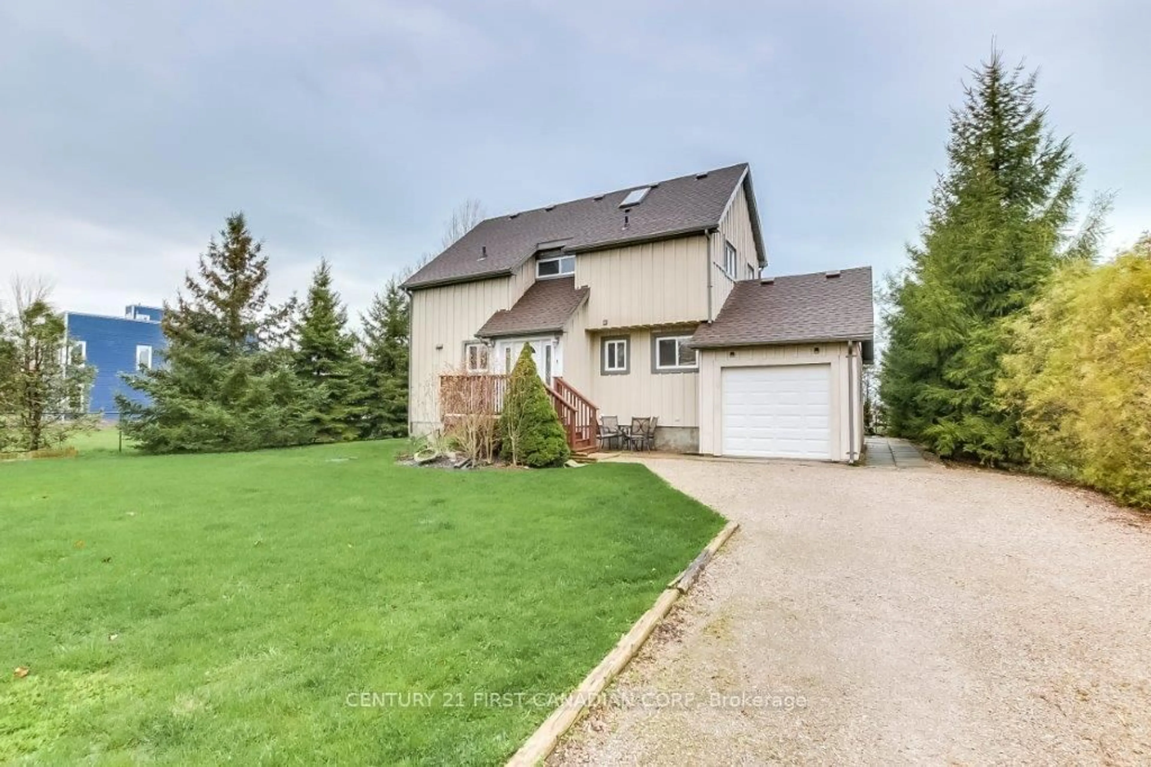 A pic from outside/outdoor area/front of a property/back of a property/a pic from drone, street for 71889 Sunridge Cres, Bluewater Ontario N0M 1N0