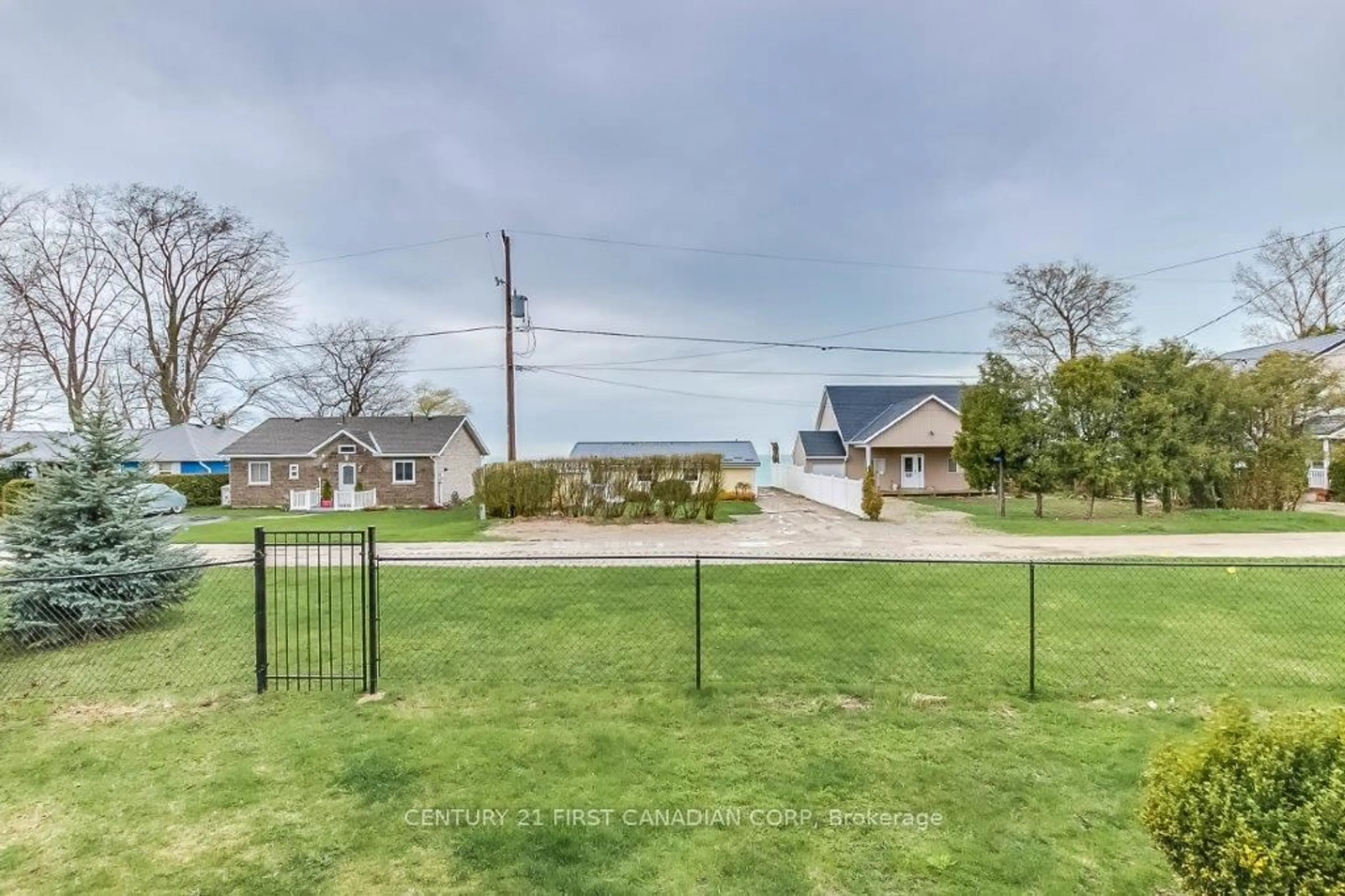 A pic from outside/outdoor area/front of a property/back of a property/a pic from drone, street for 71889 Sunridge Cres, Bluewater Ontario N0M 1N0
