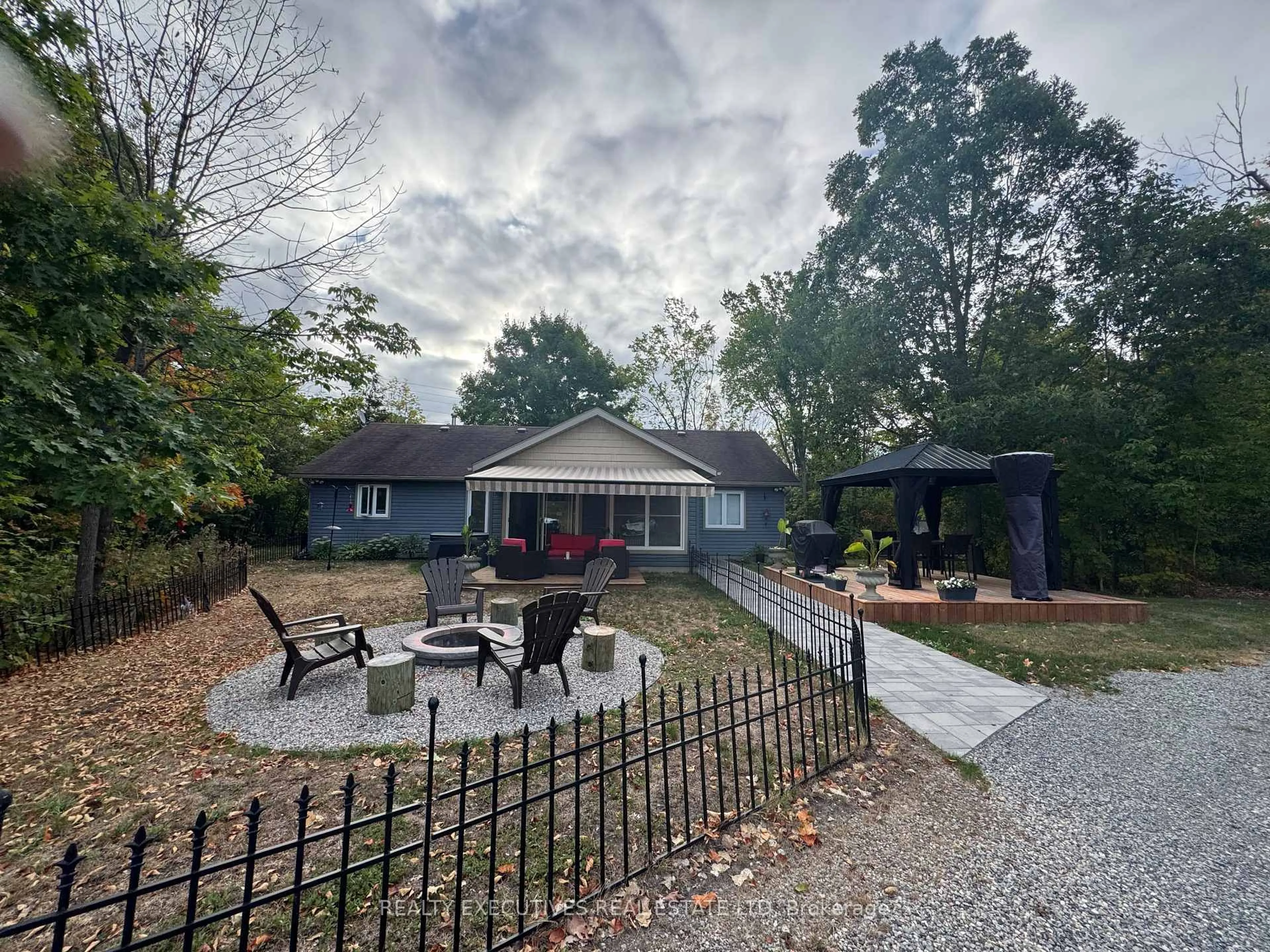 A pic from outside/outdoor area/front of a property/back of a property/a pic from drone, unknown for 836 Narrow Locks Rd, Rideau Lakes Ontario K0G 1V0