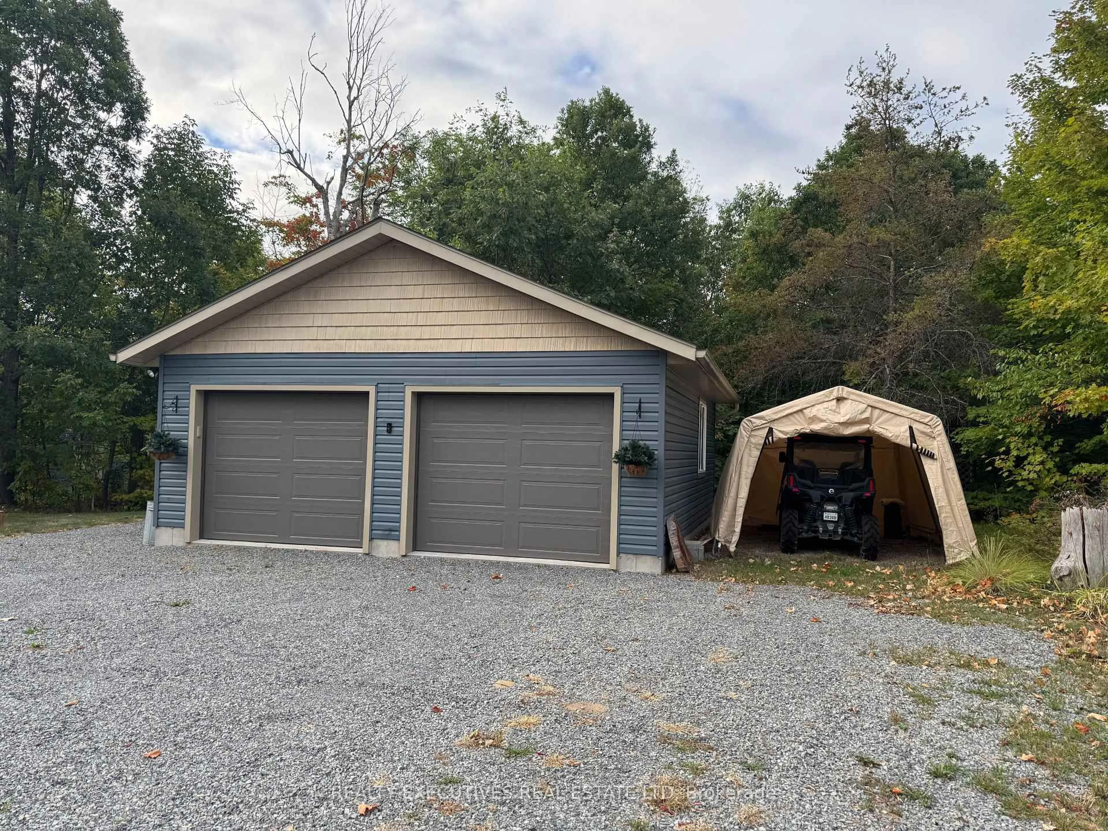 Indoor garage for 836 Narrow Locks Rd, Rideau Lakes Ontario K0G 1V0