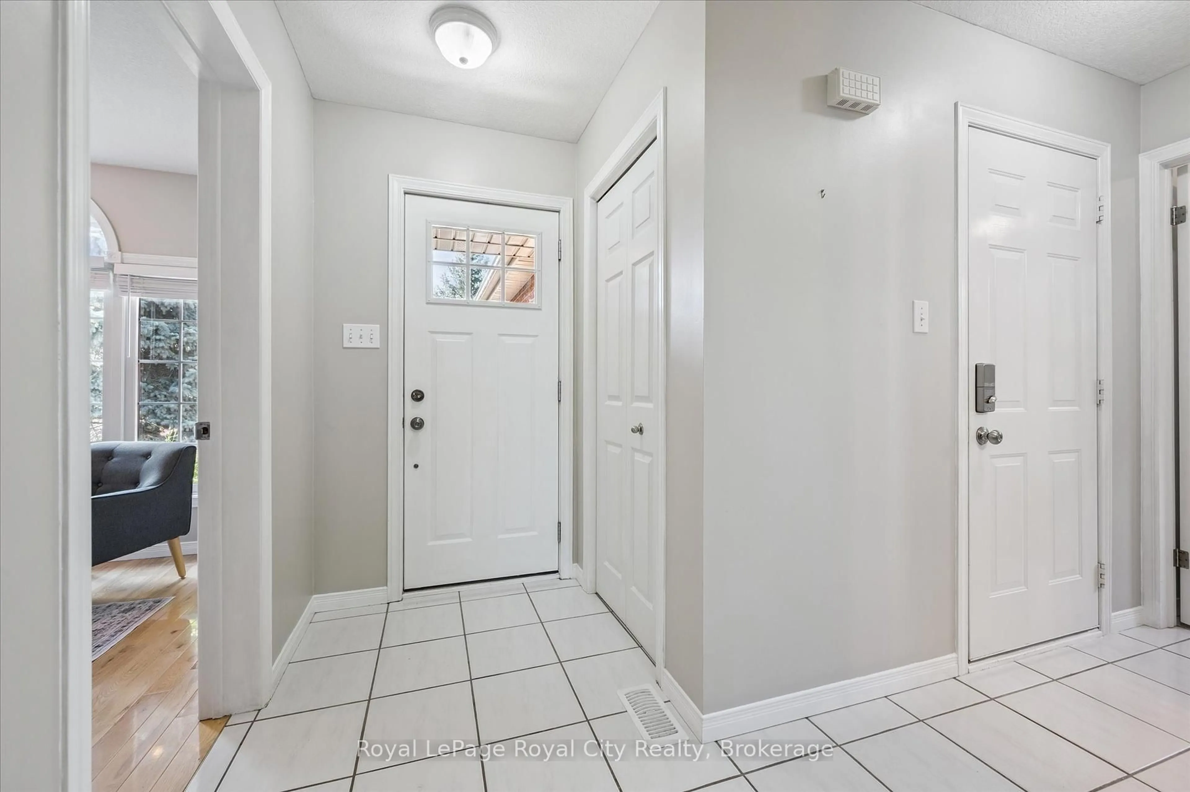 Indoor entryway for 27 Oakridge Cres, Guelph Ontario N1L 1J3