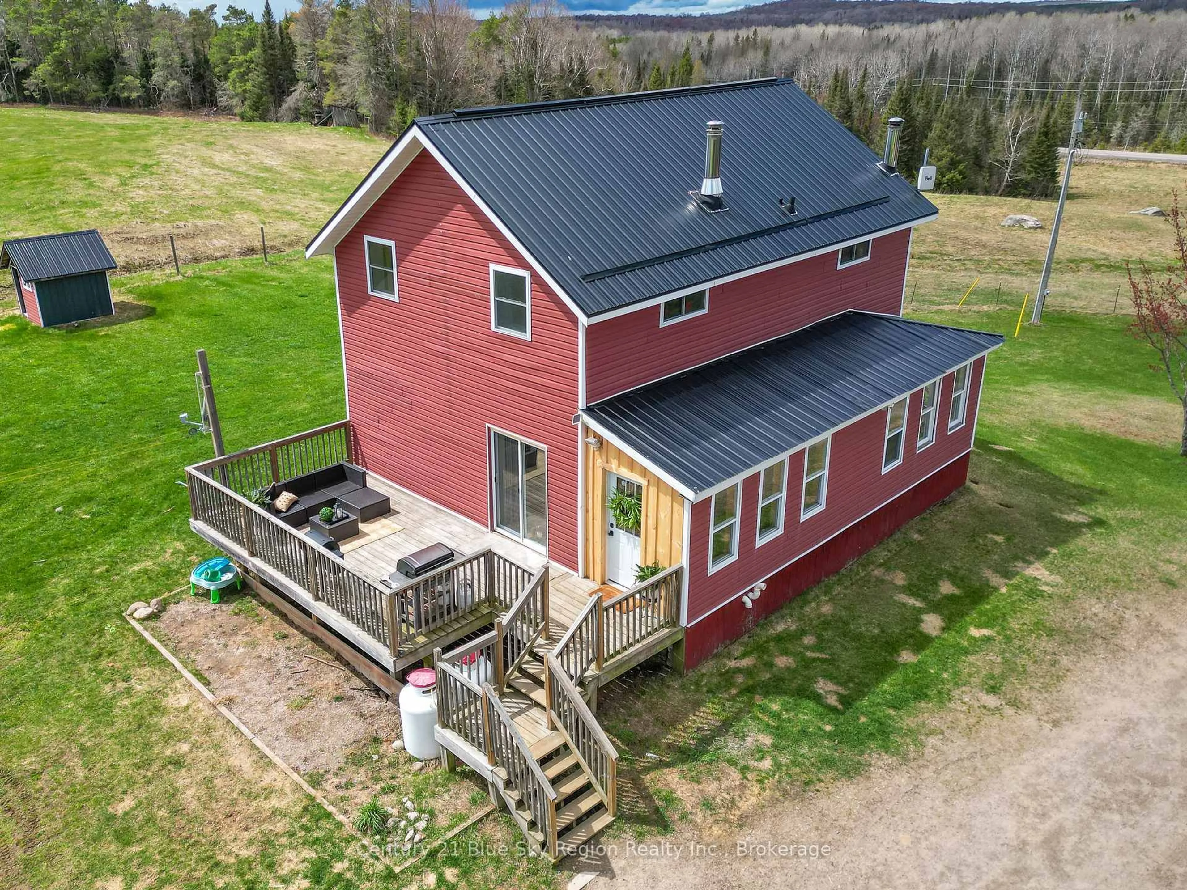 A pic from outside/outdoor area/front of a property/back of a property/a pic from drone, building for 1455 Highway 522, Nipissing Ontario P0H 2L0
