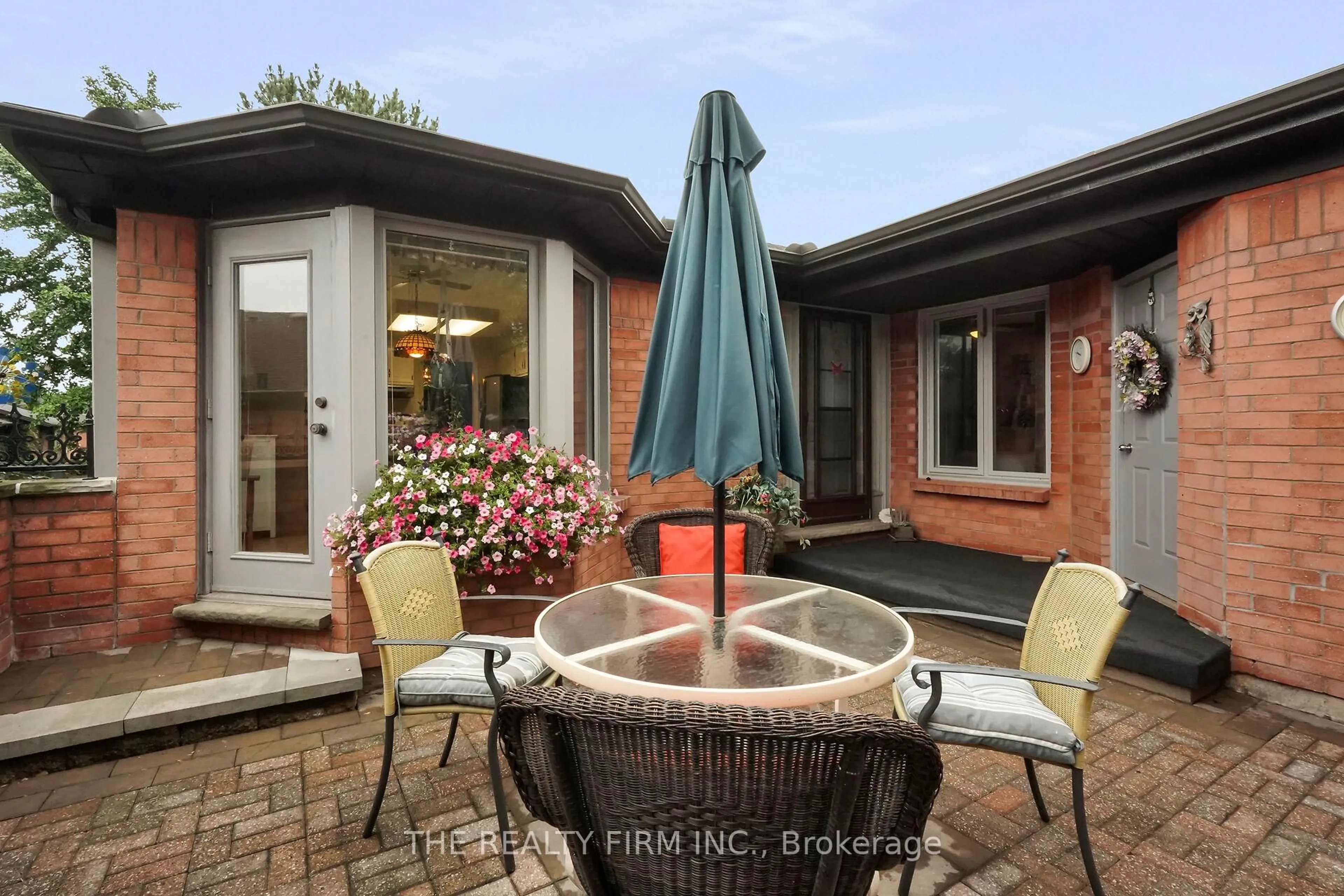 Patio, street for 65 Fiddlers Green Rd #4, London North Ontario N6H 4V5